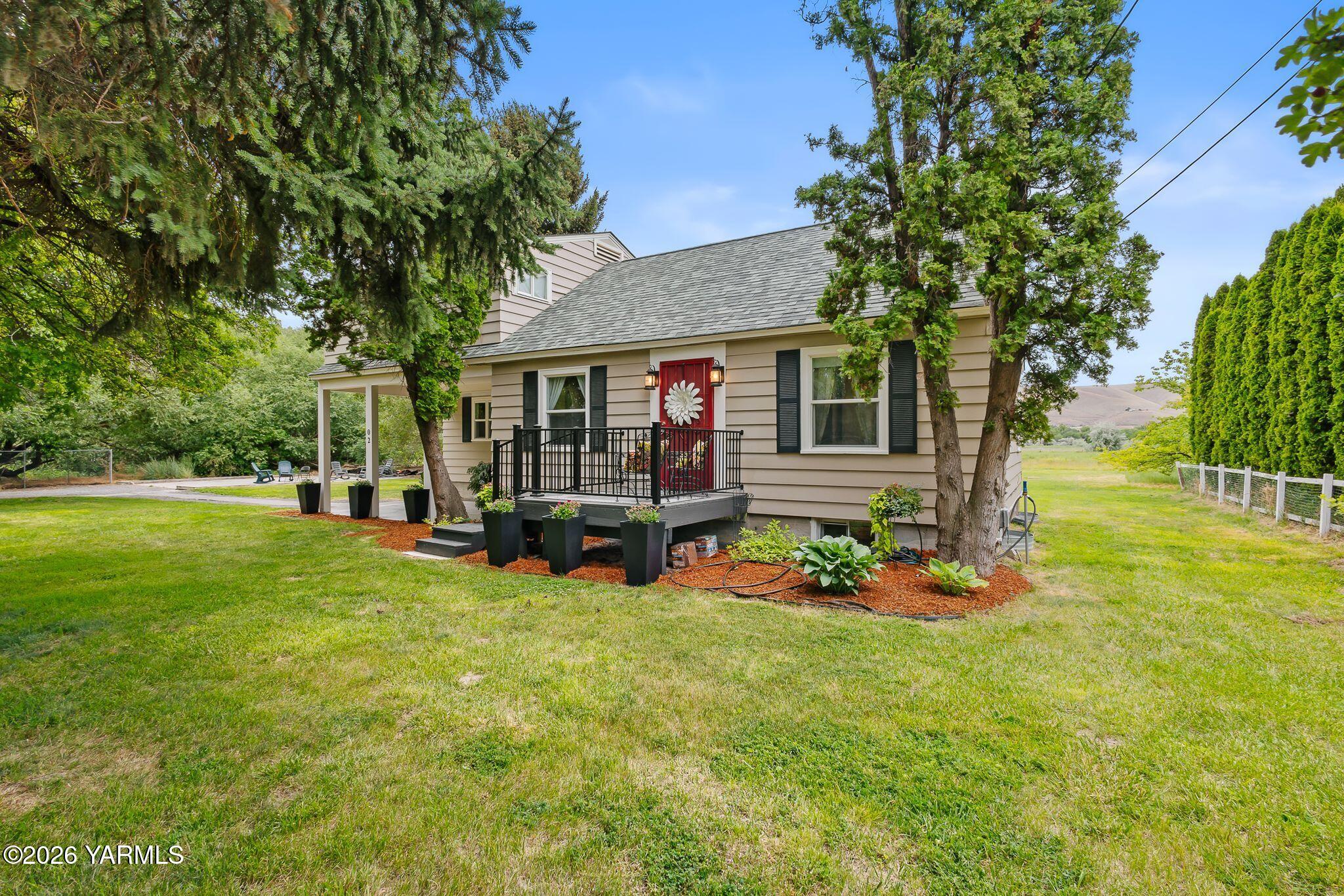 702 Pioneer Ln