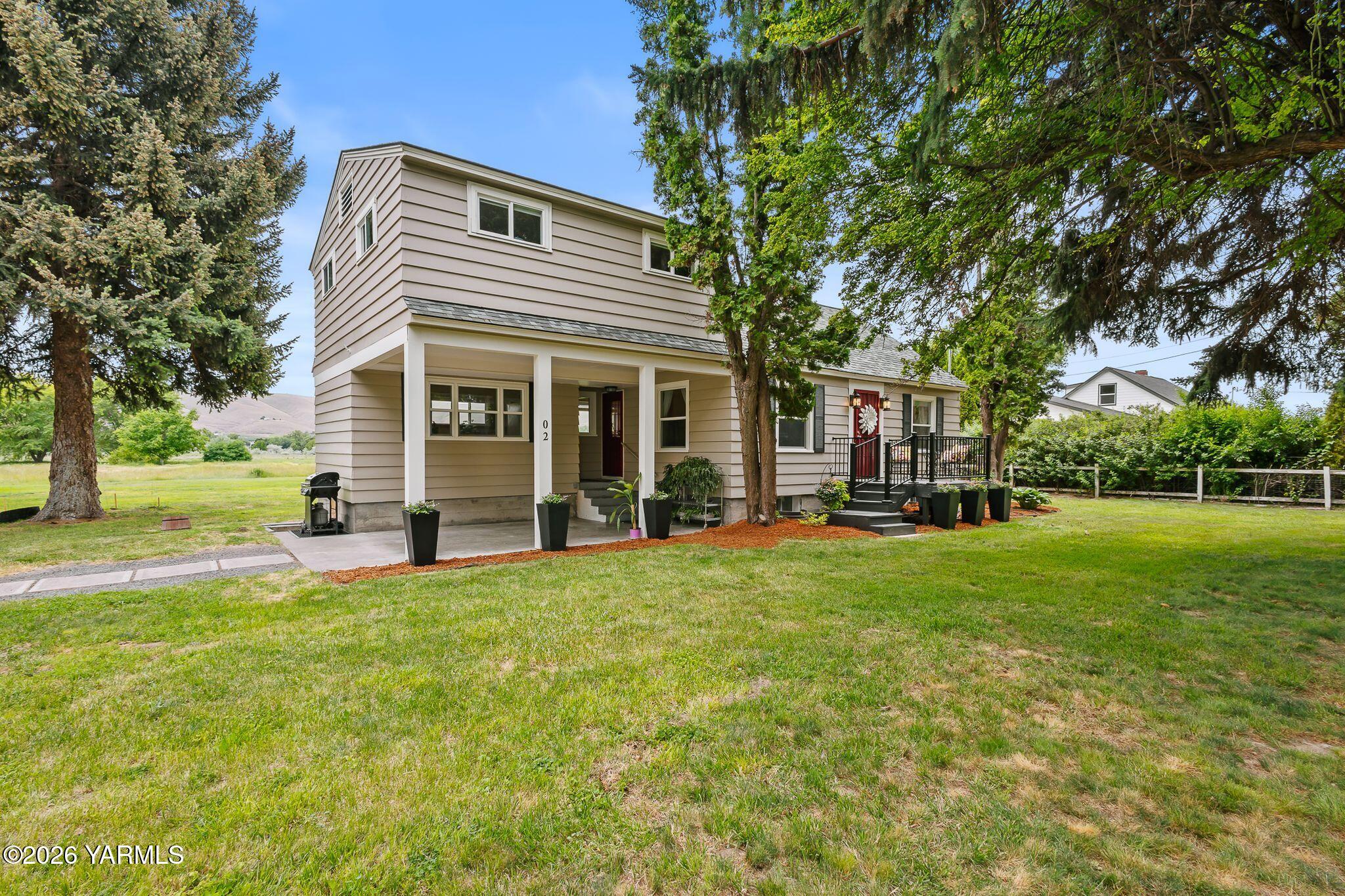 702 Pioneer Ln