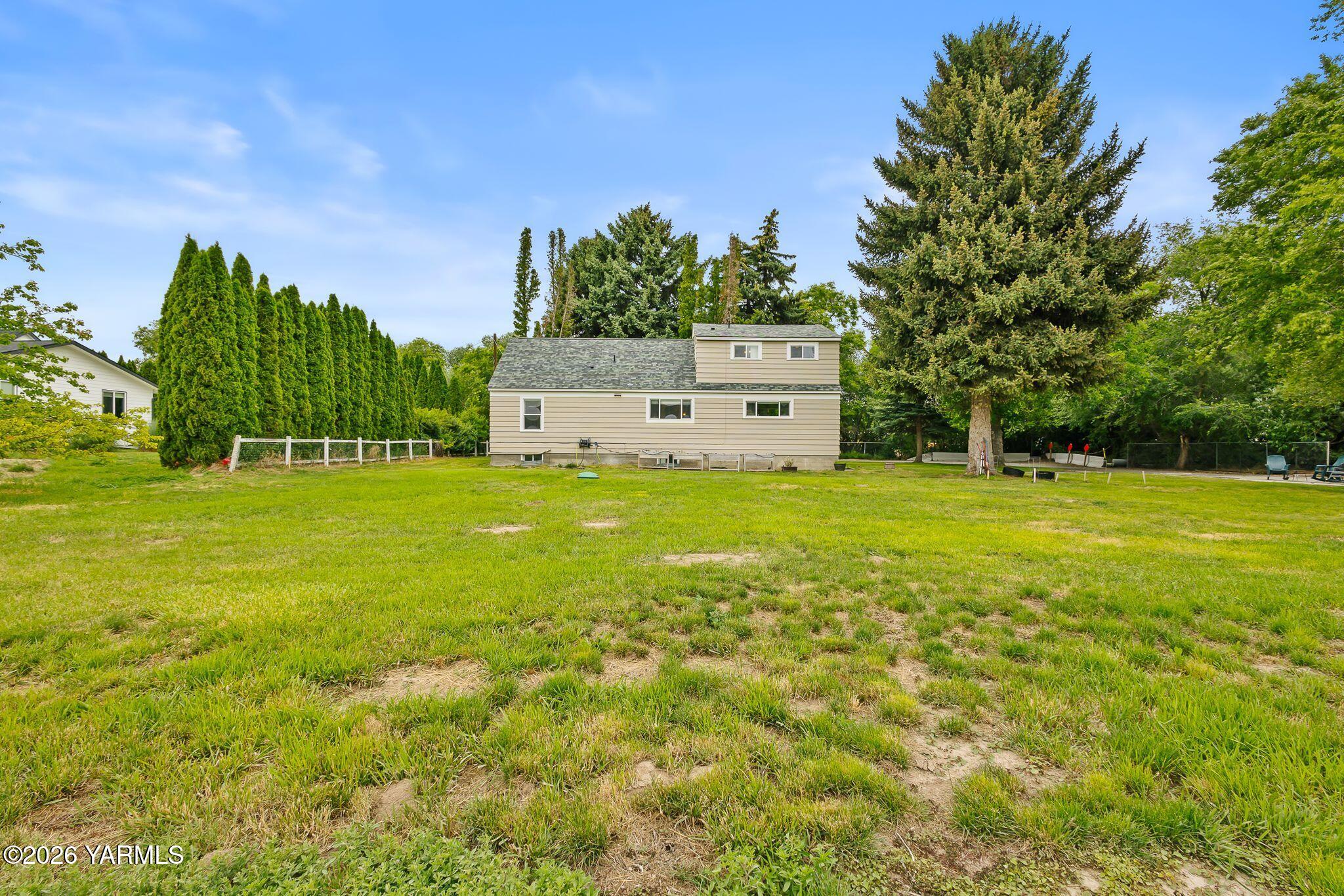 702 Pioneer Ln
