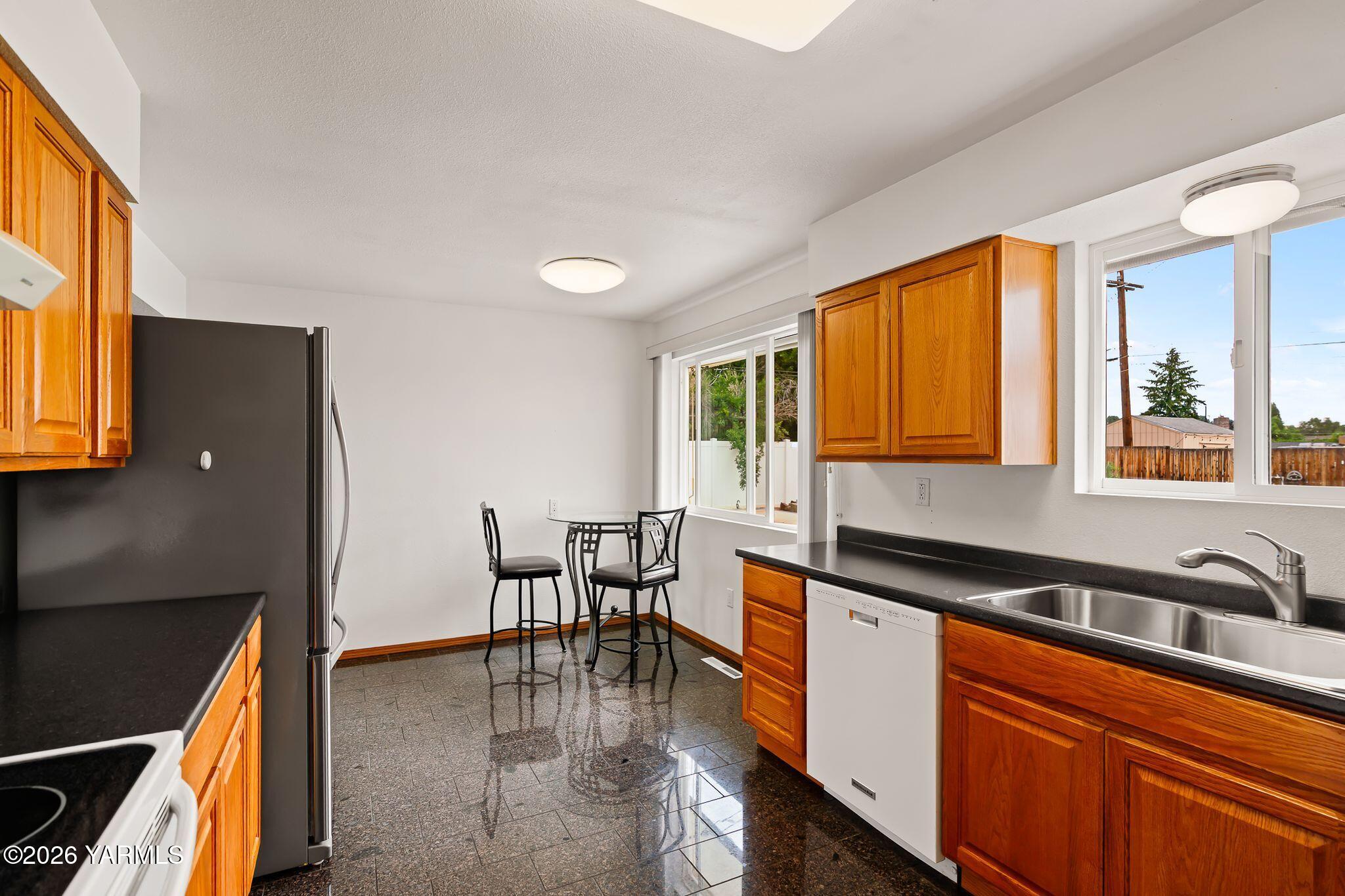 413 S 47th Ave