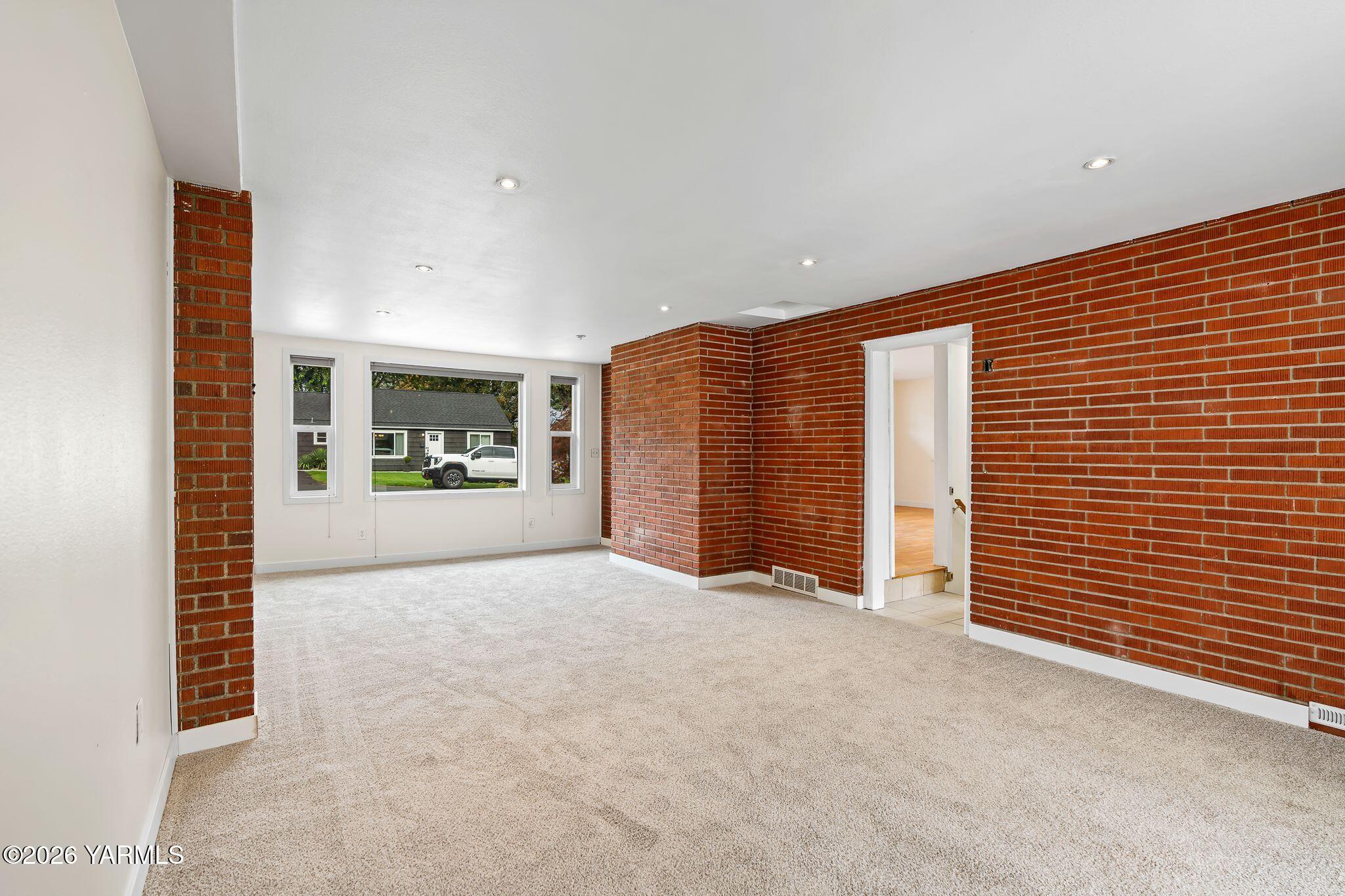 309 N 26th Ave