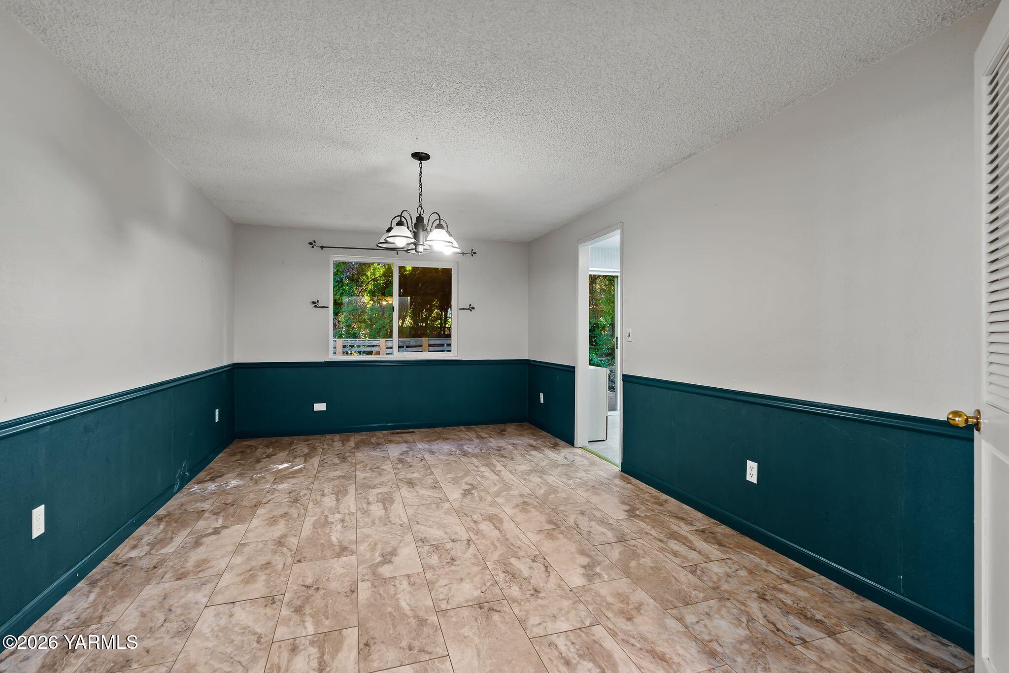 1407 S 35th Pl