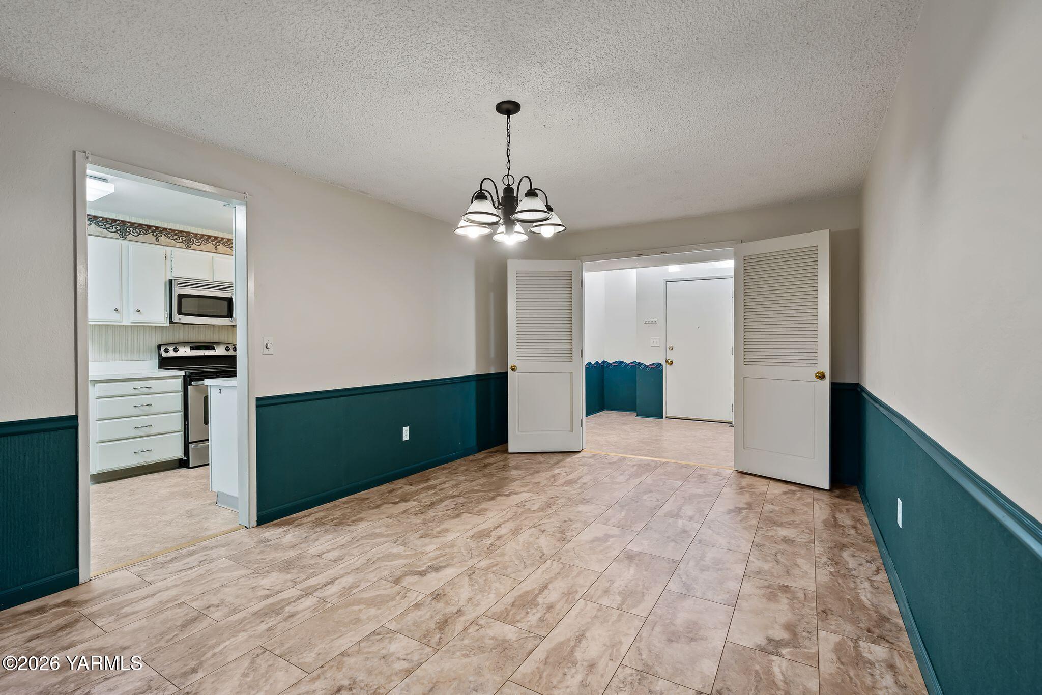 1407 S 35th Pl