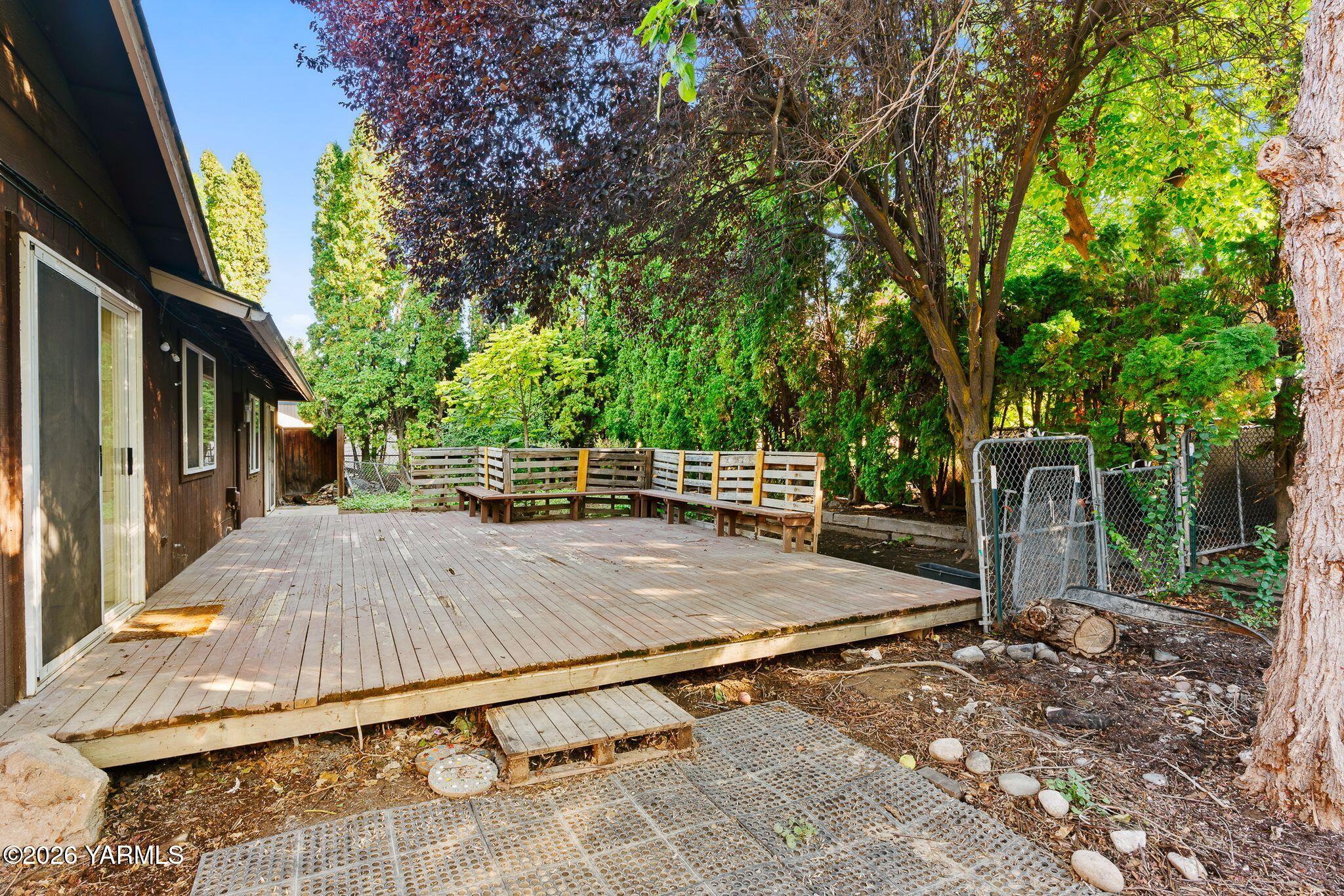 1407 S 35th Pl
