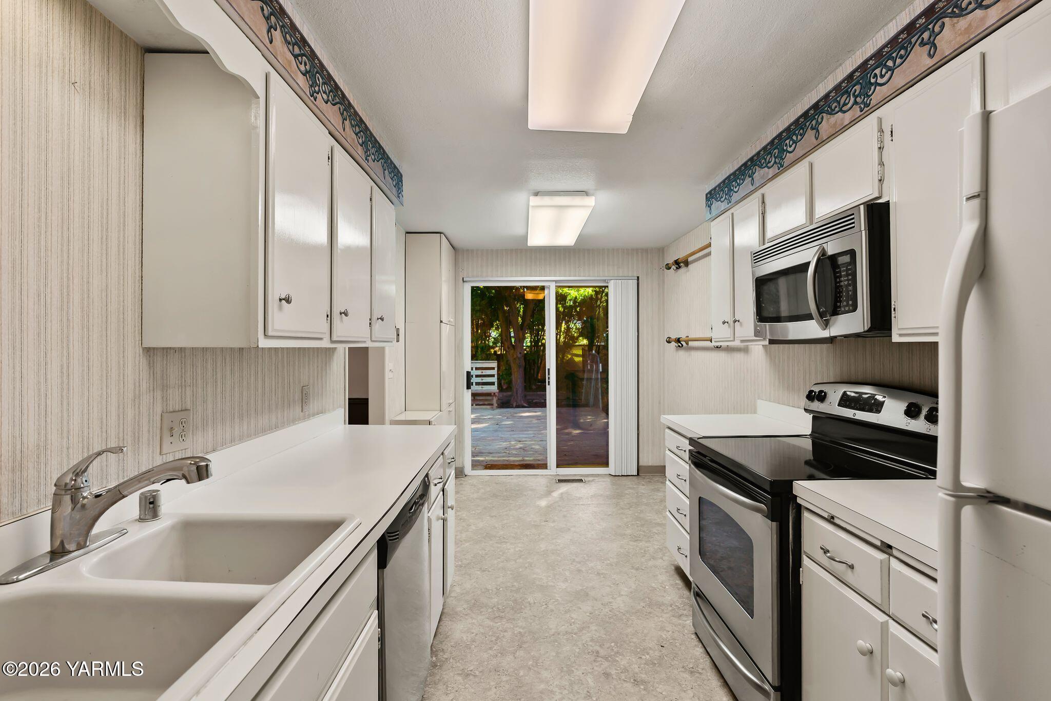 1407 S 35th Pl