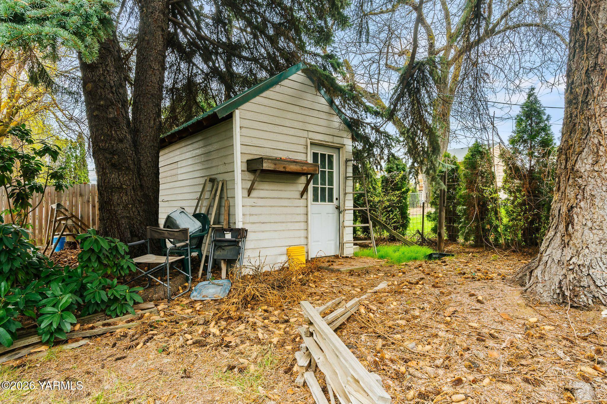 702 S 30th Ave