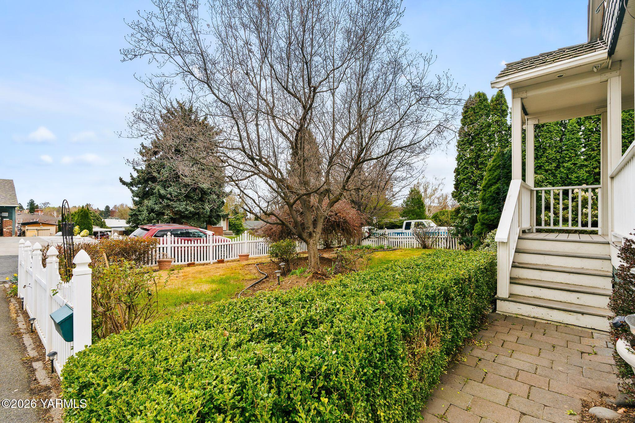 702 S 30th Ave