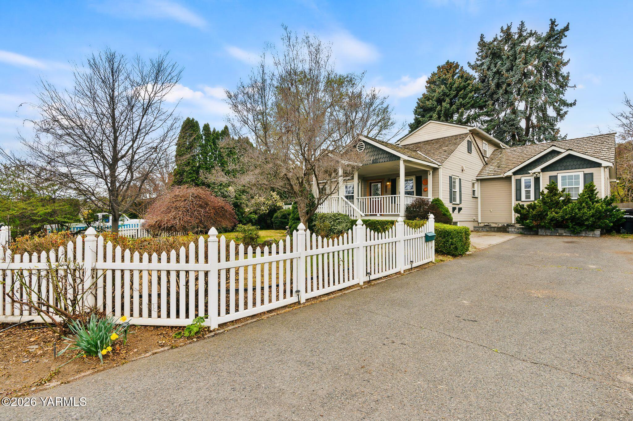 702 S 30th Ave