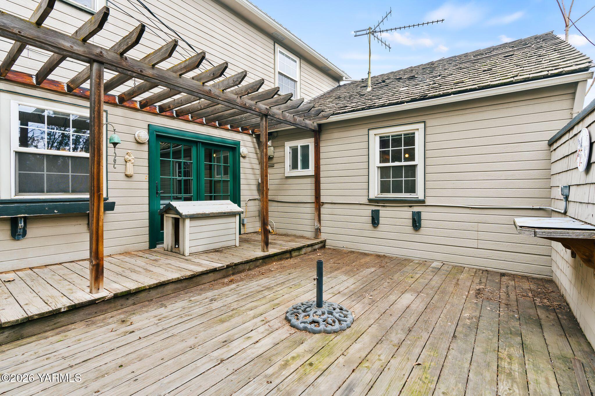 702 S 30th Ave