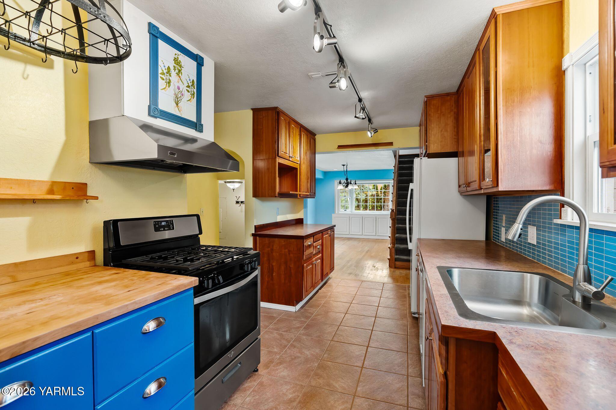 702 S 30th Ave