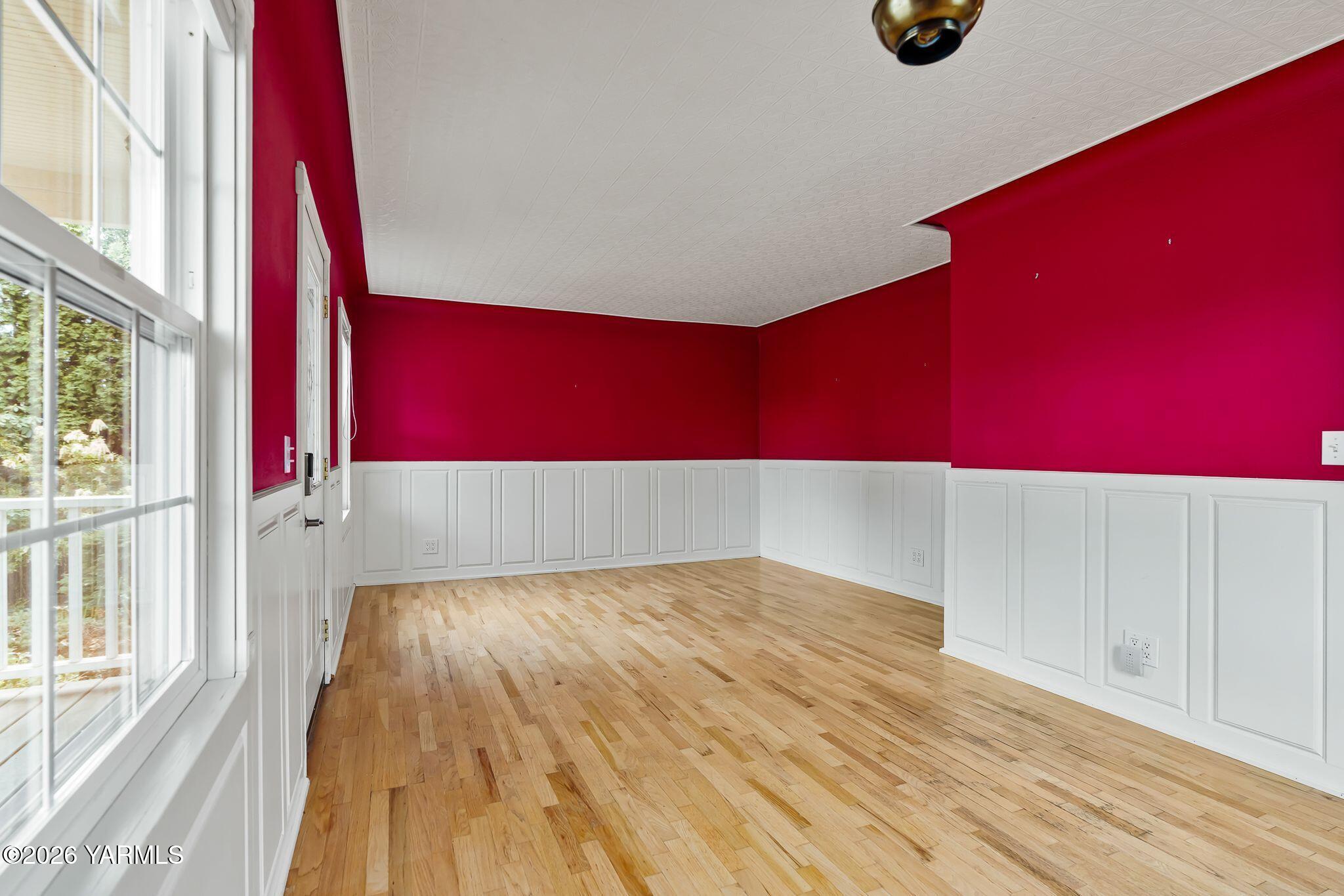 702 S 30th Ave