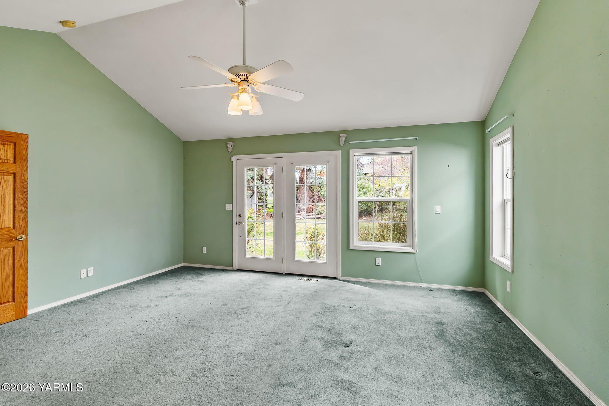 702 S 30th Ave