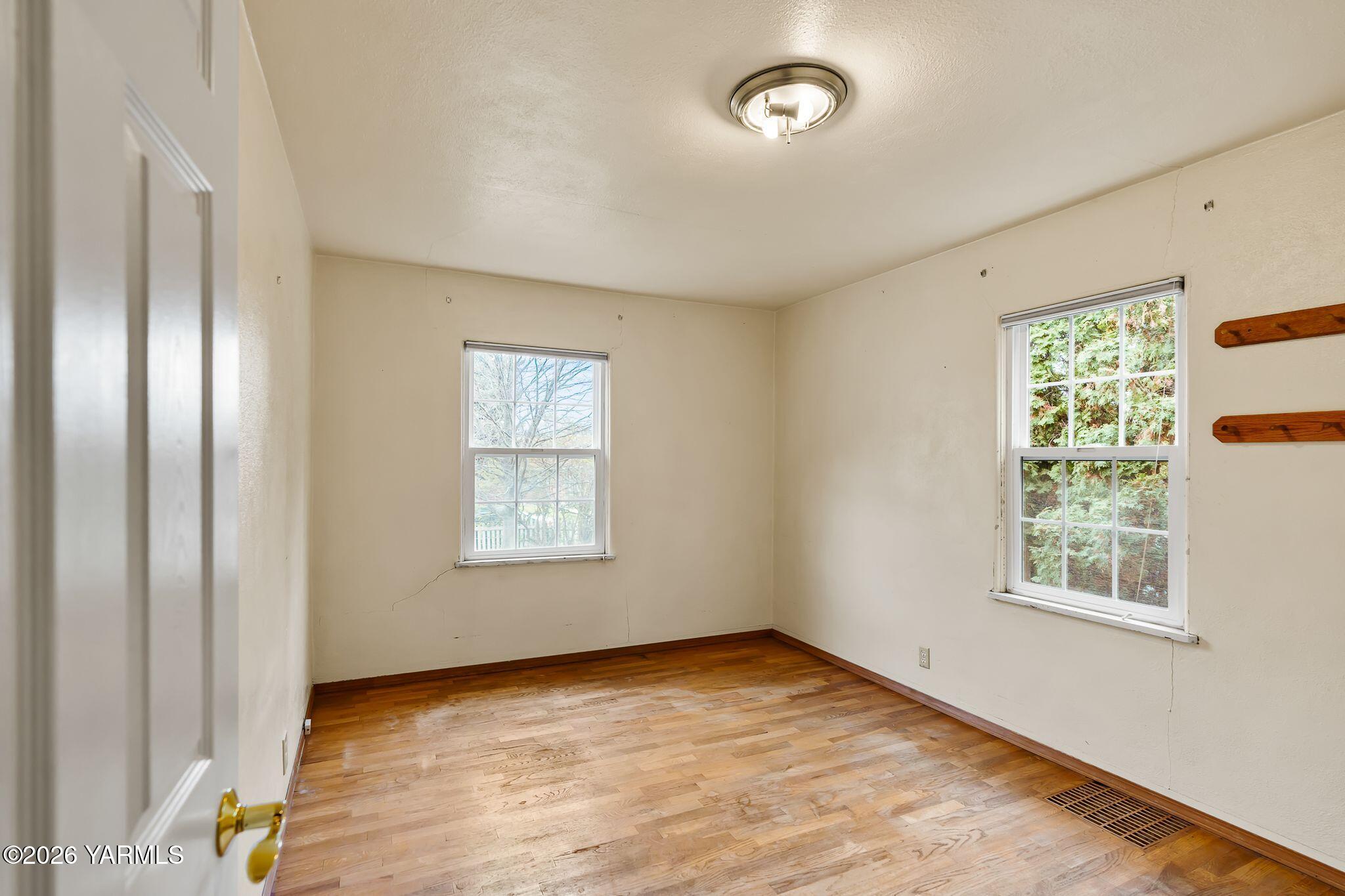 702 S 30th Ave