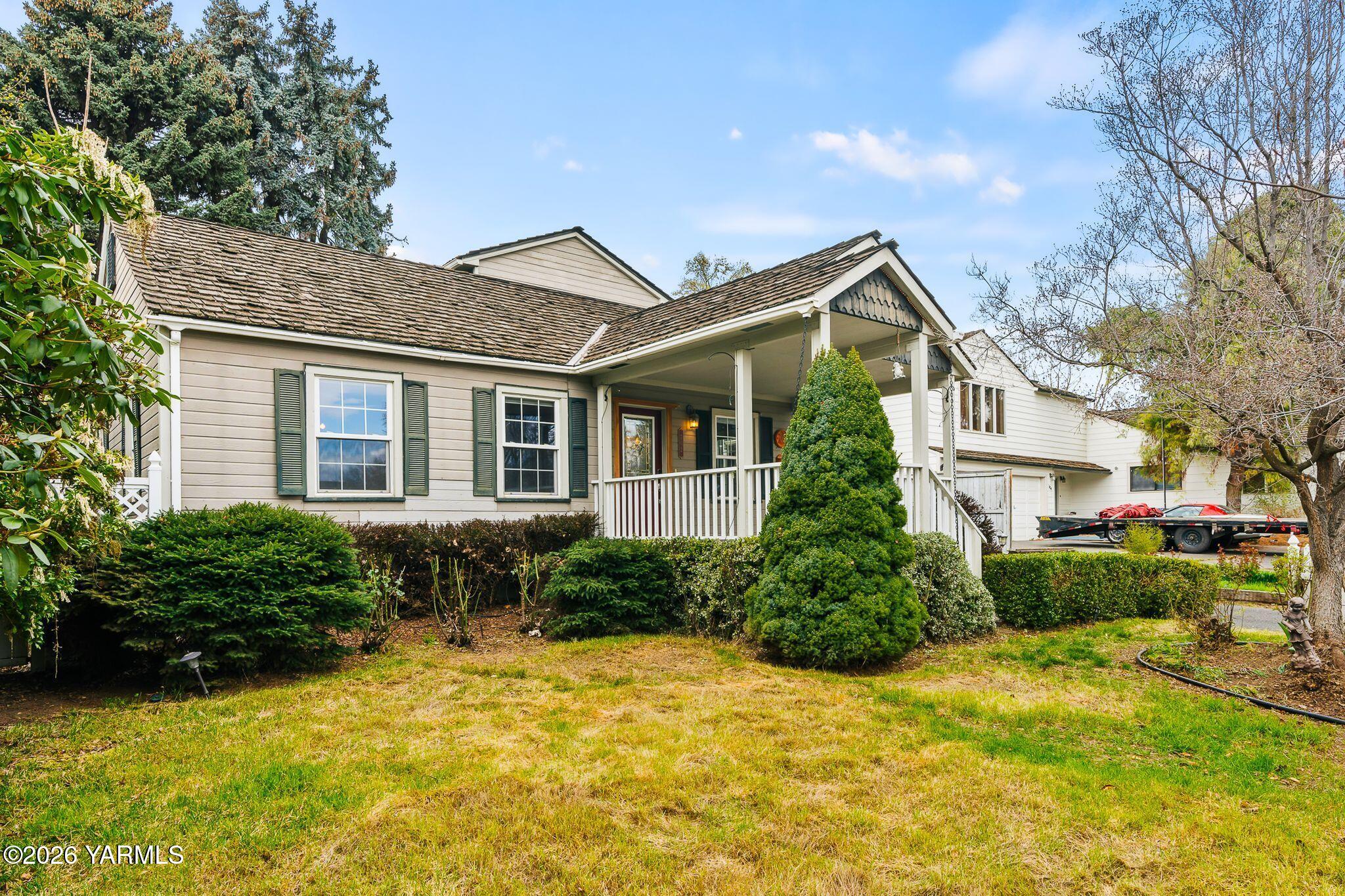 702 S 30th Ave