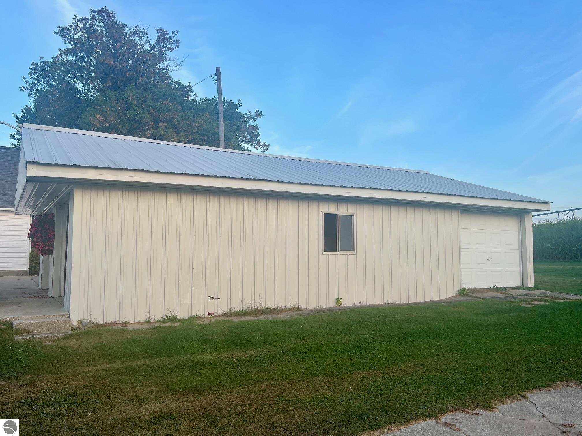 10290 S Green Road, McBain