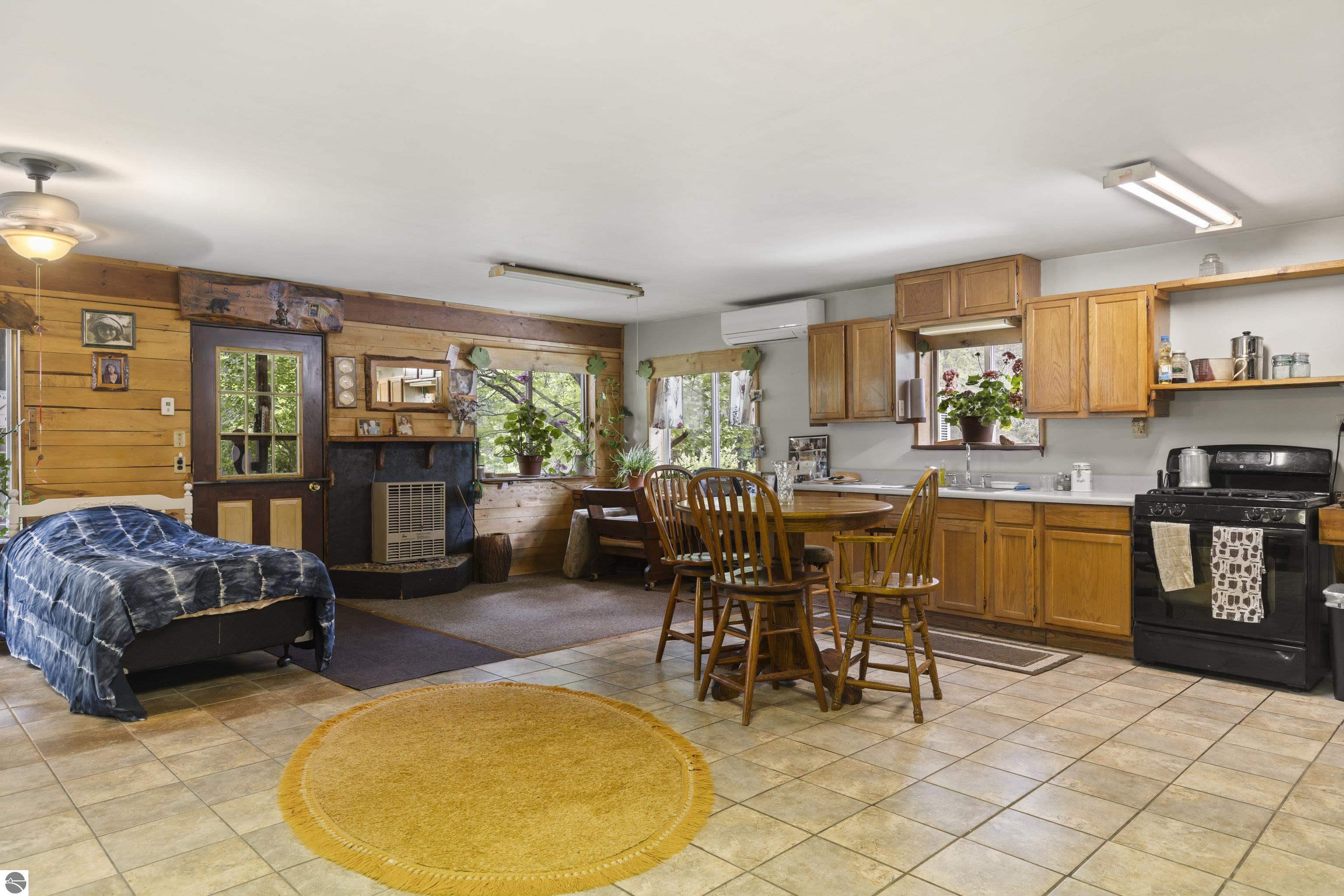 8536 E 5 Mile Road