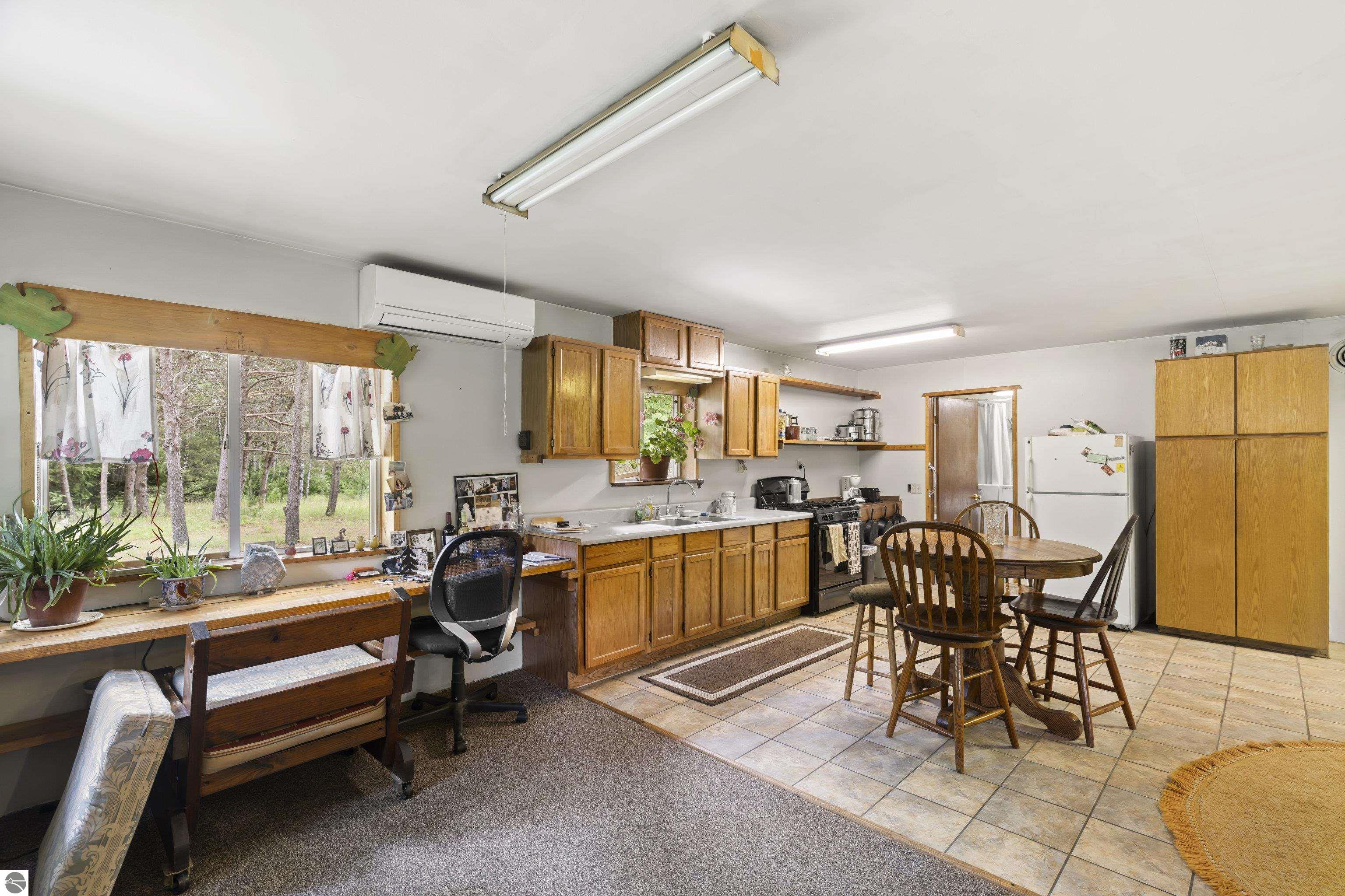 8536 E 5 Mile Road