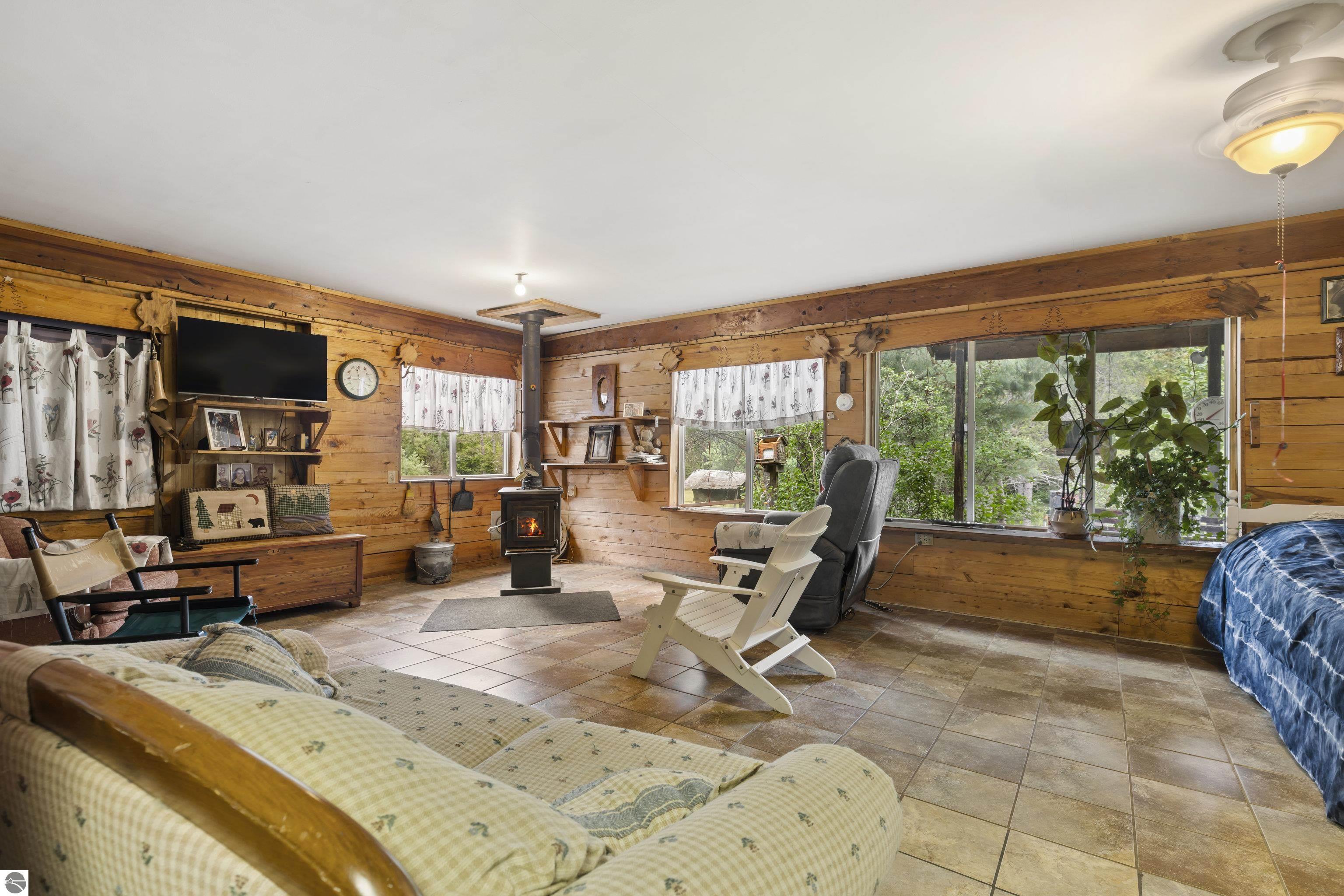 8536 E 5 Mile Road
