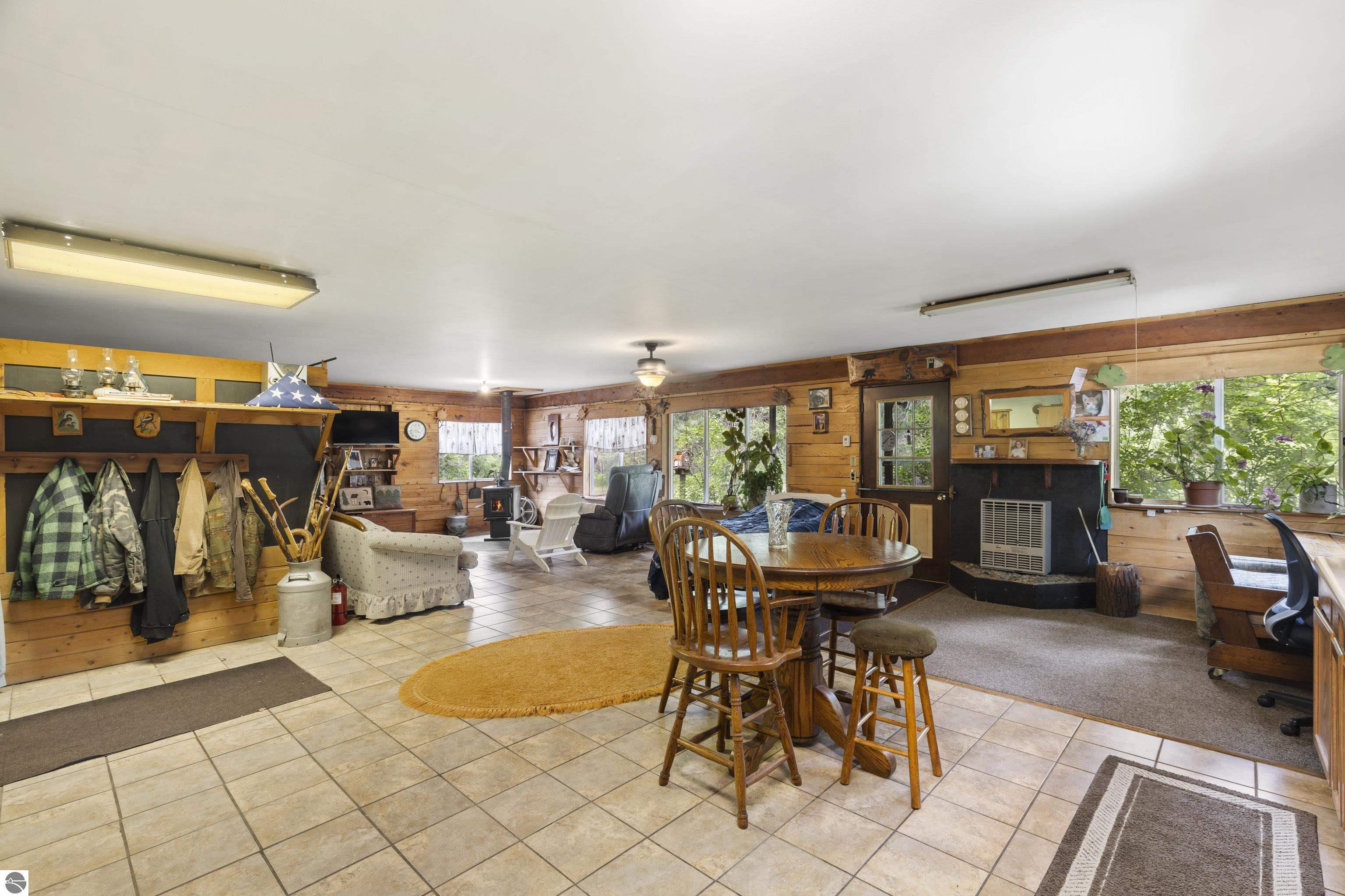 8536 E 5 Mile Road