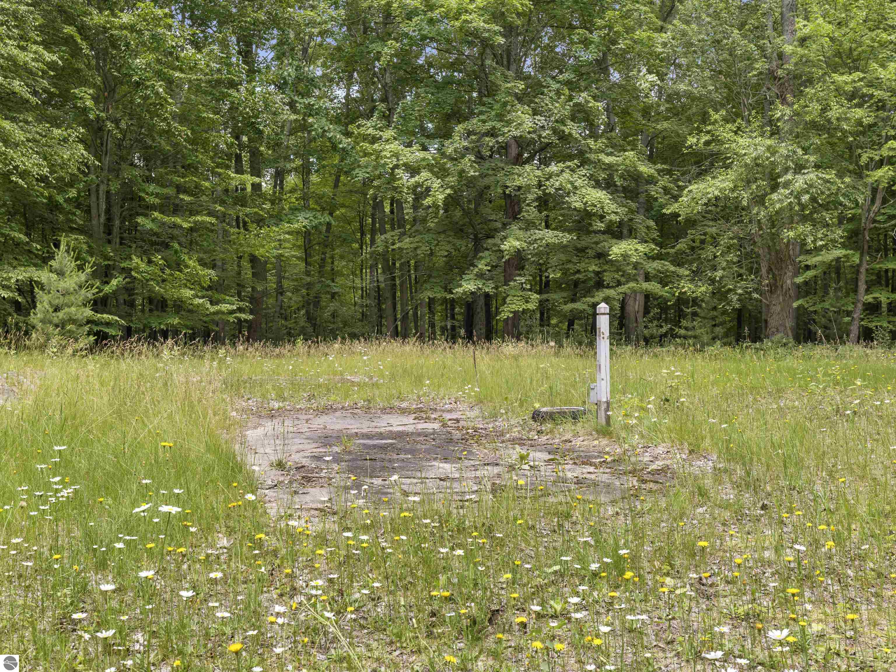 8536 E 5 Mile Road