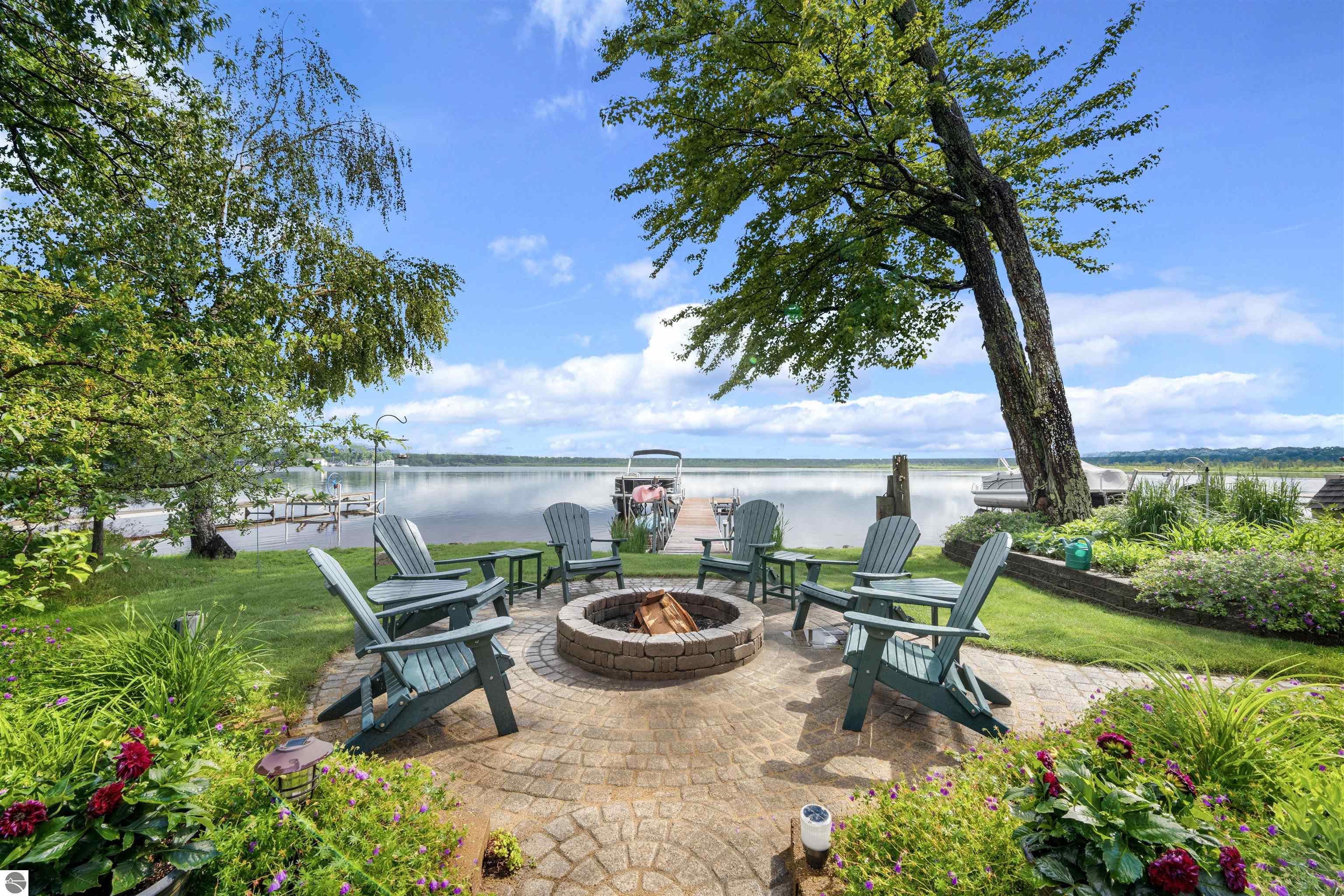 225 W Lake Drive