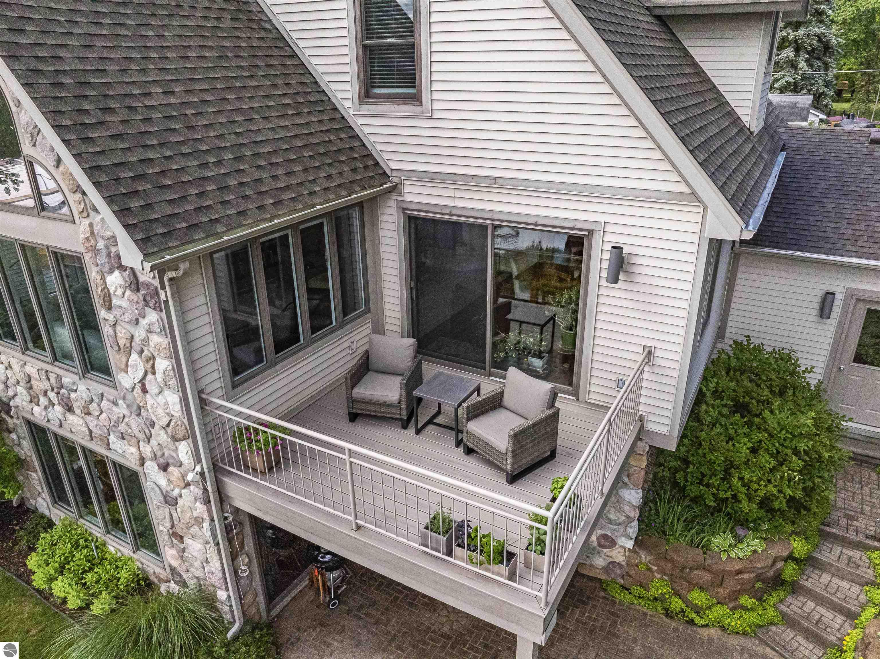 225 W Lake Drive