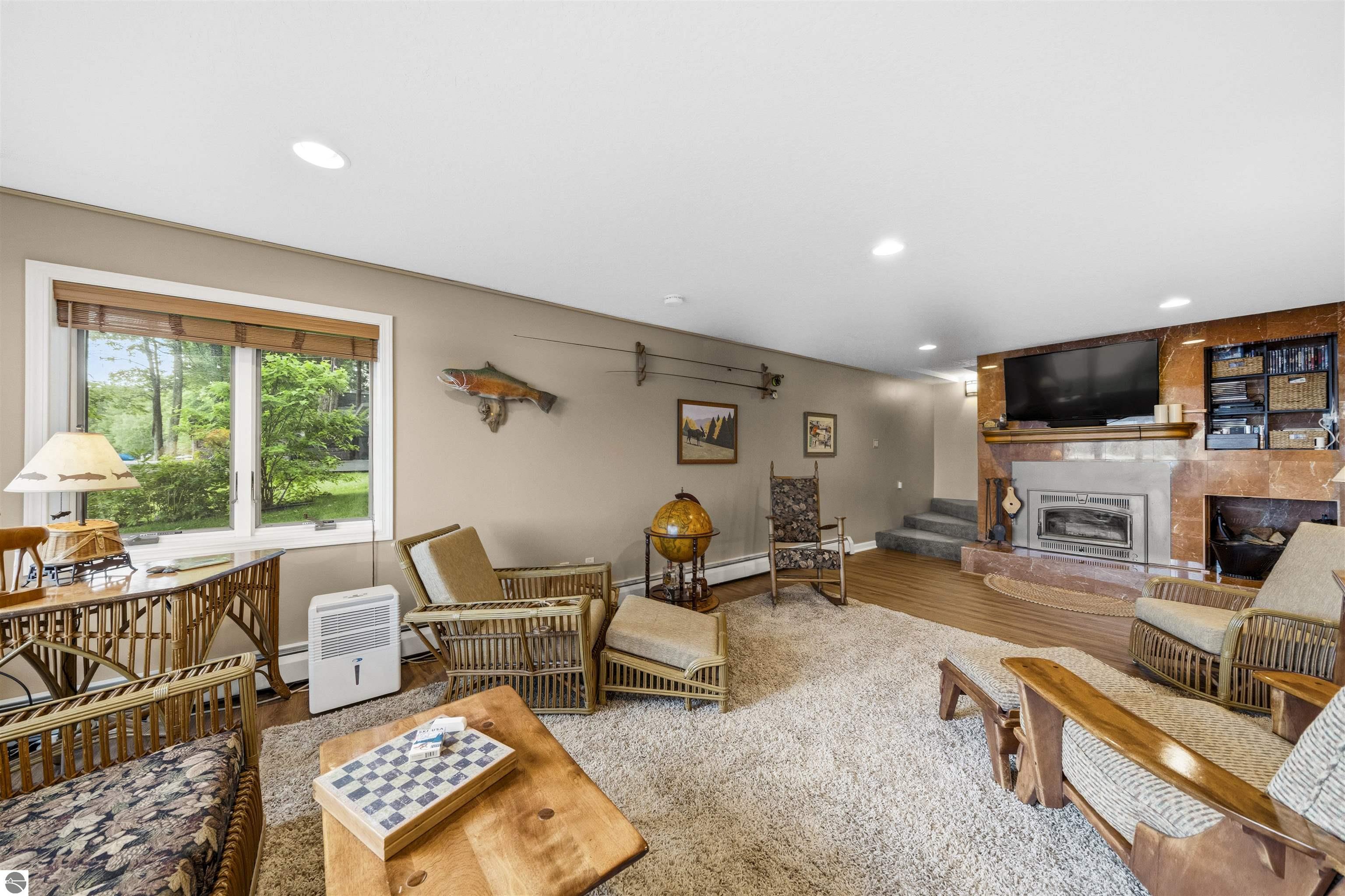 225 W Lake Drive
