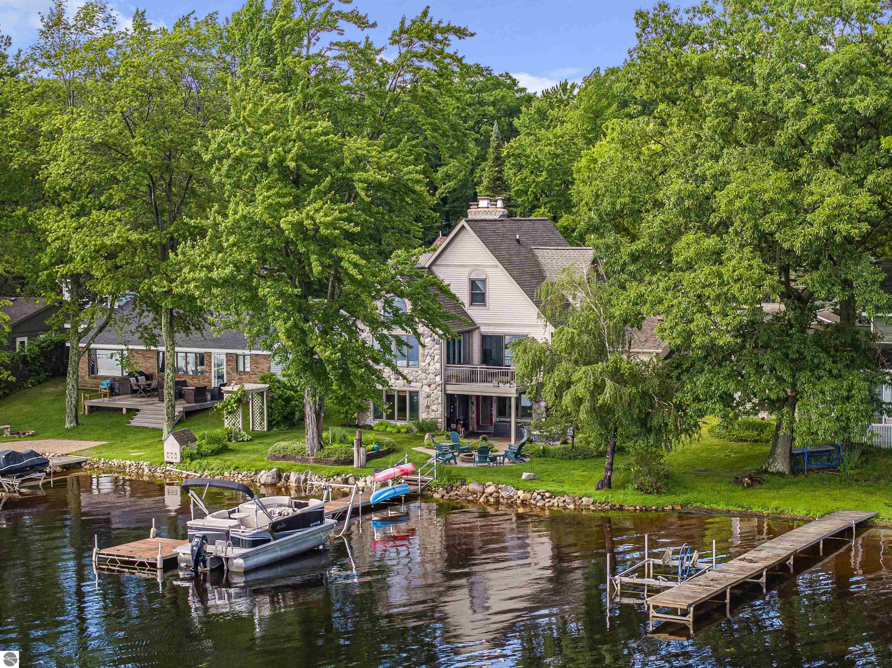 225 W Lake Drive