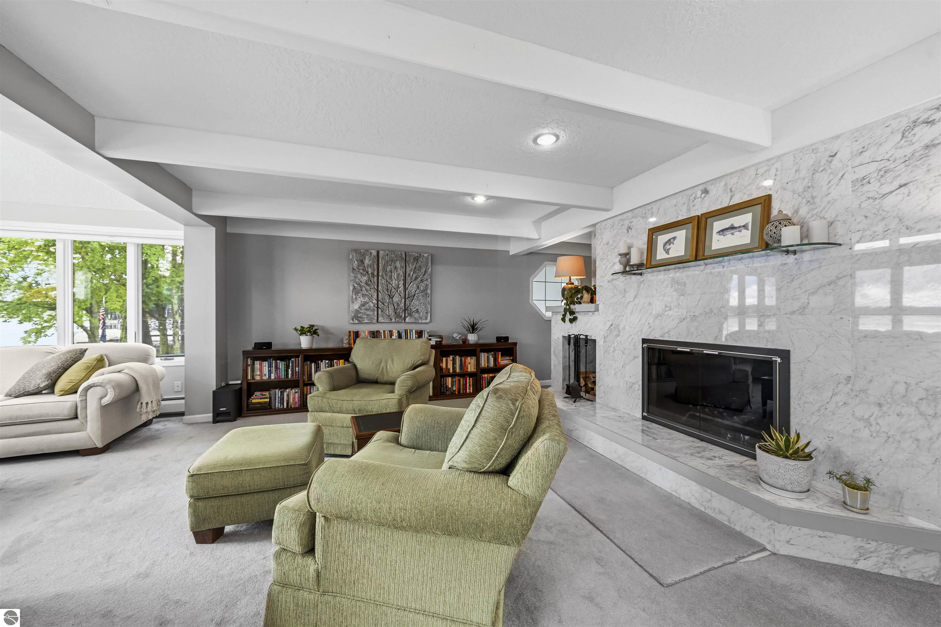225 W Lake Drive