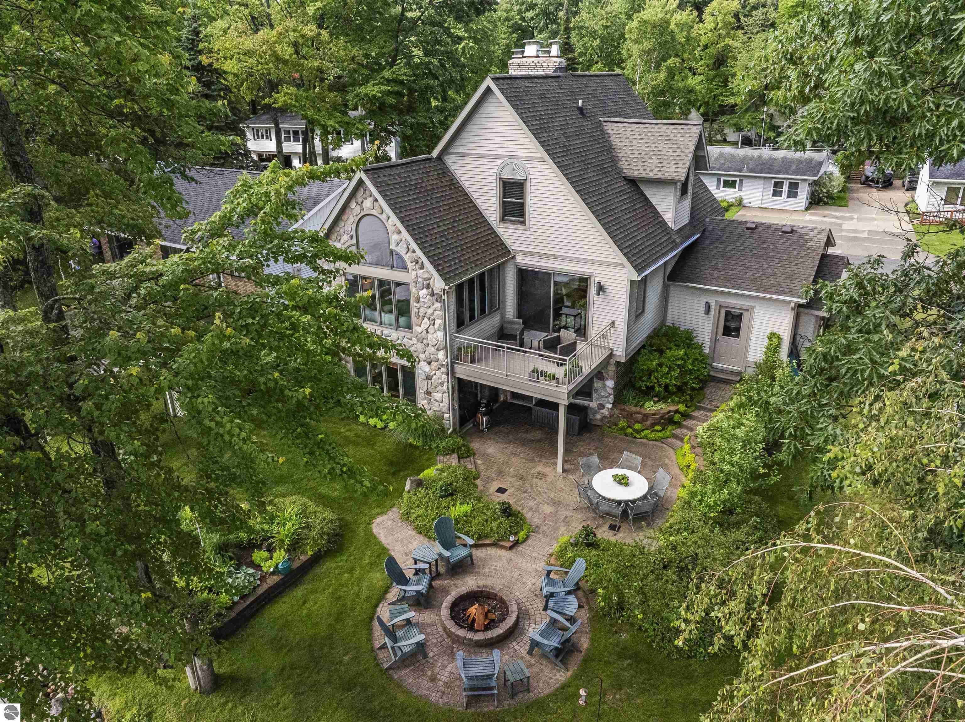 225 W Lake Drive