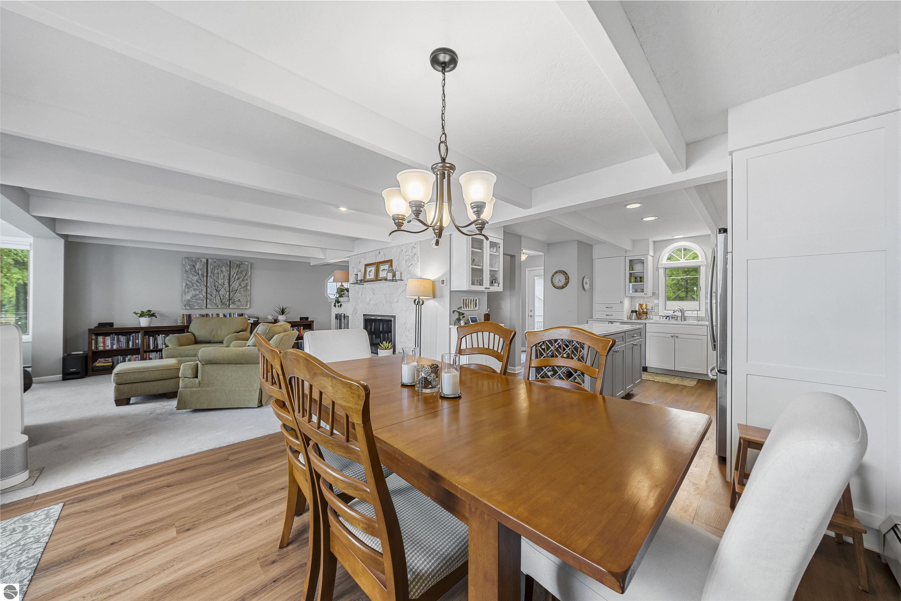 225 W Lake Drive