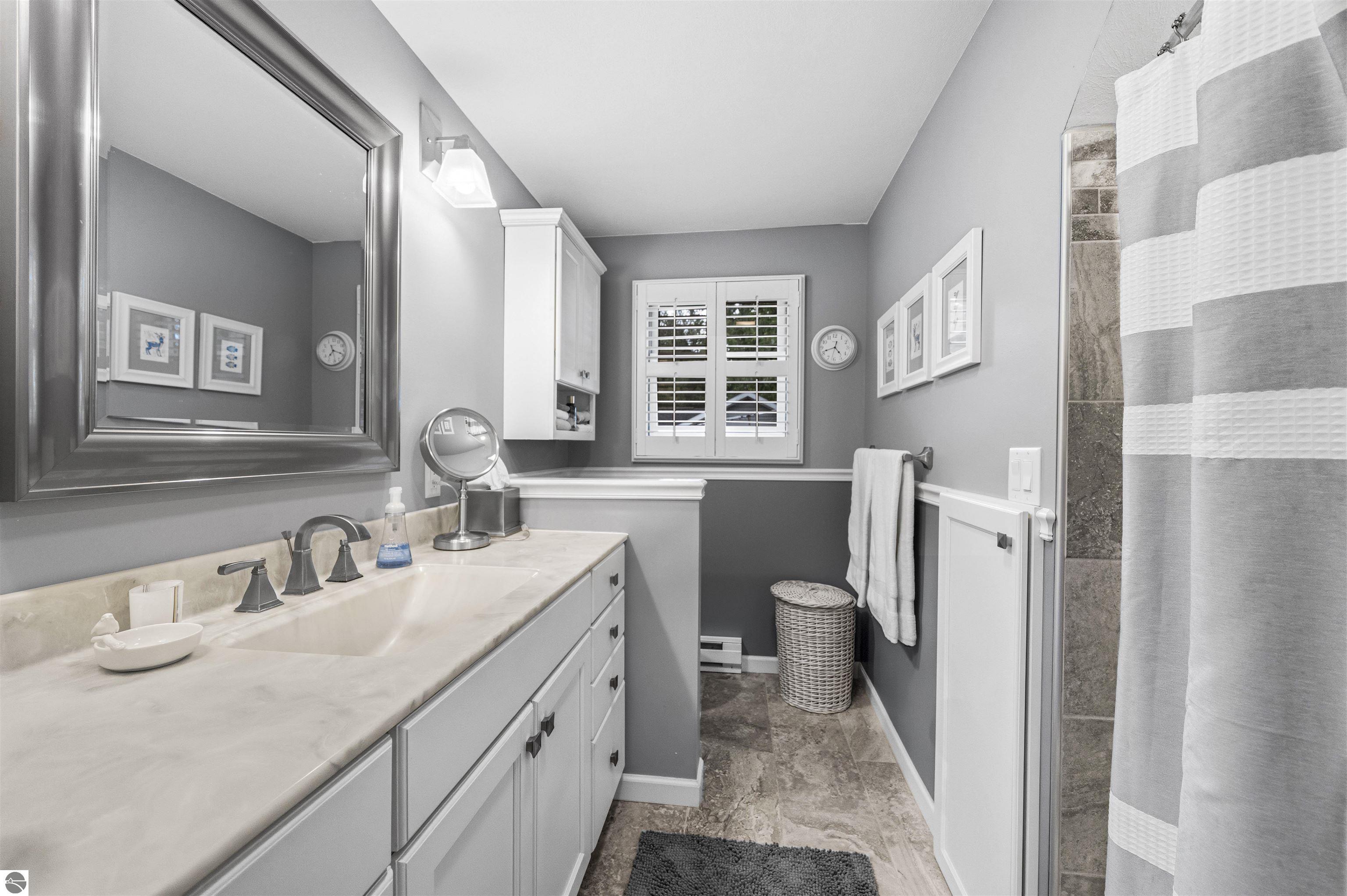 225 W Lake Drive