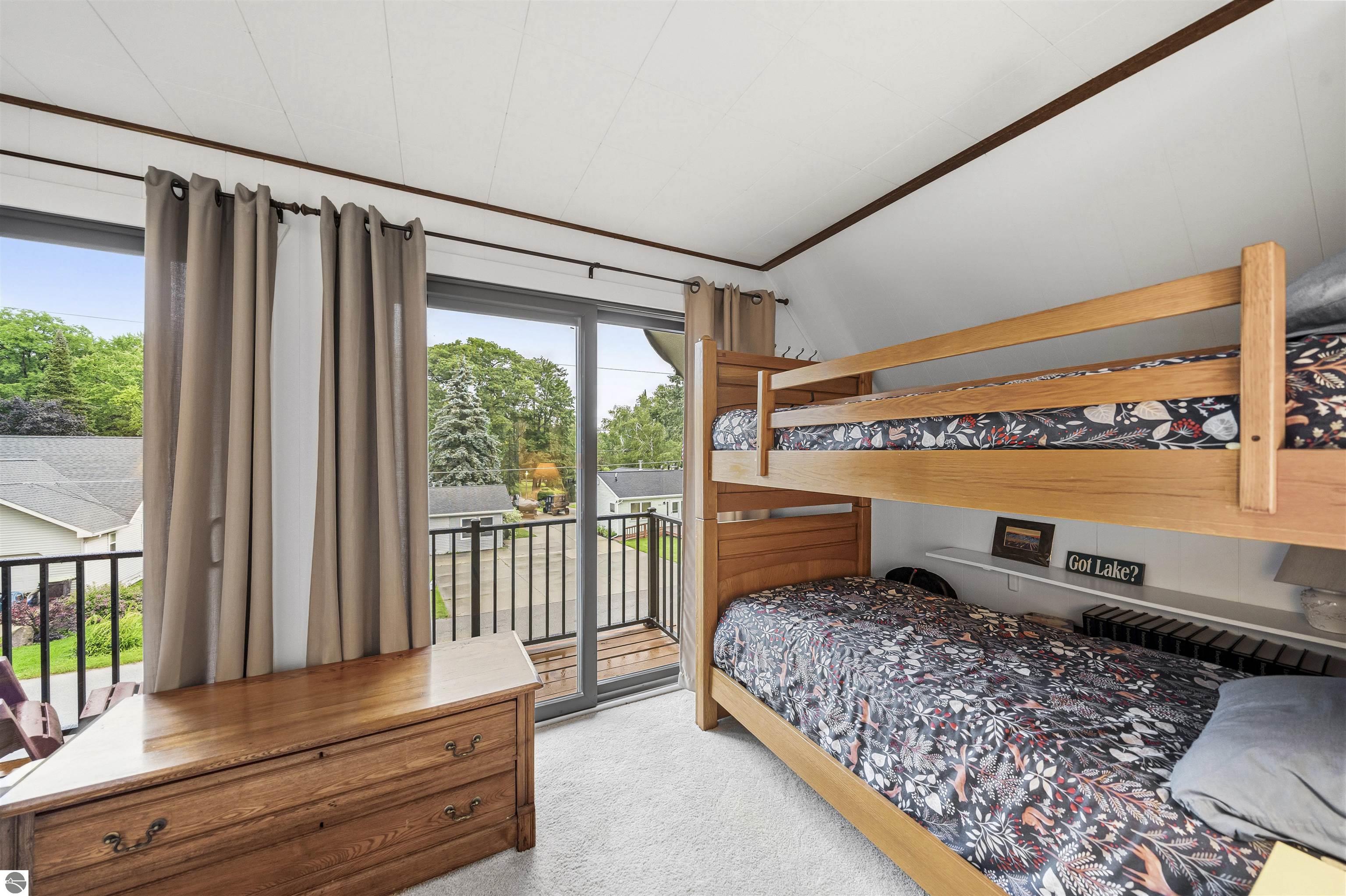 225 W Lake Drive