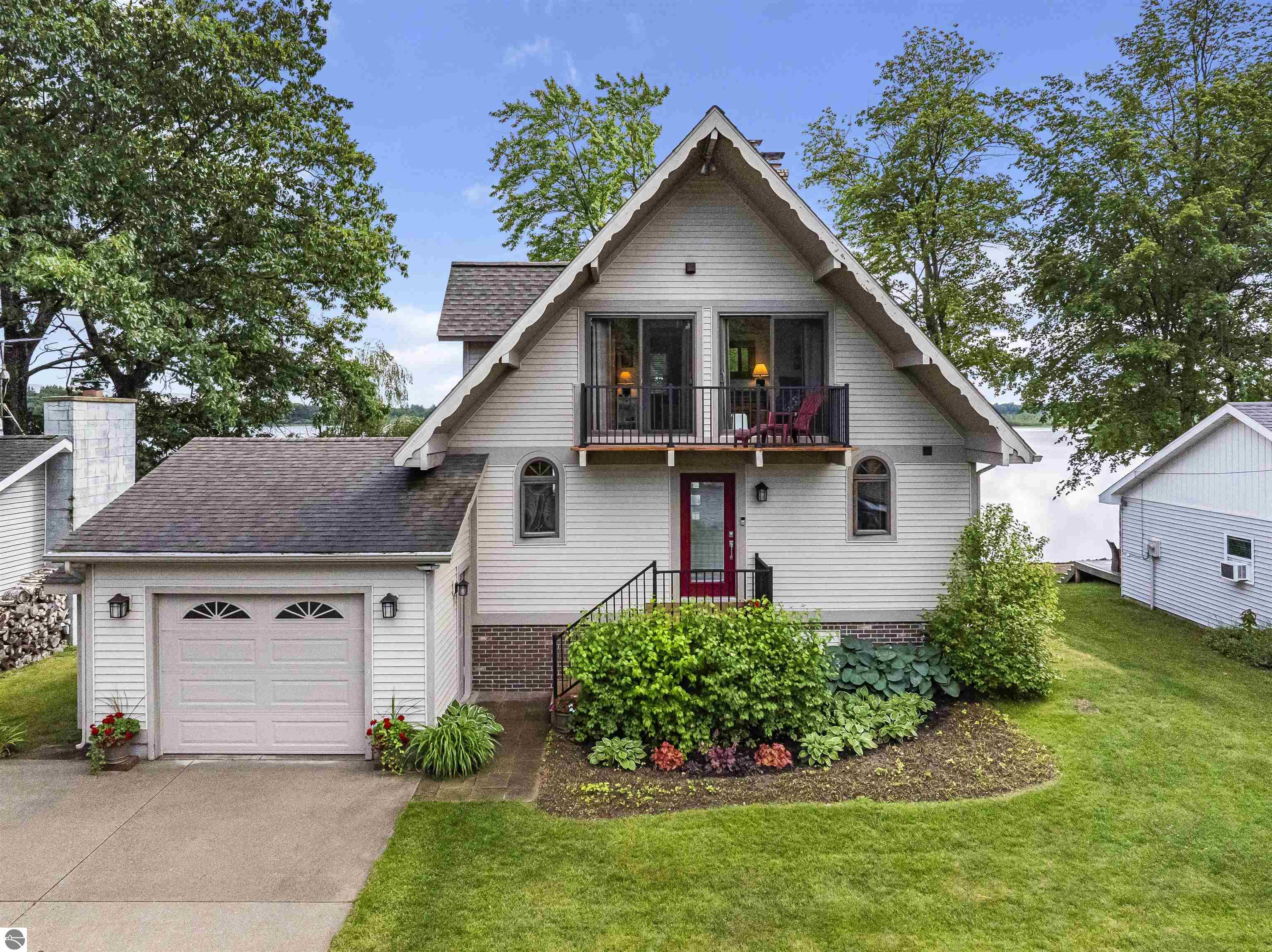 225 W Lake Drive