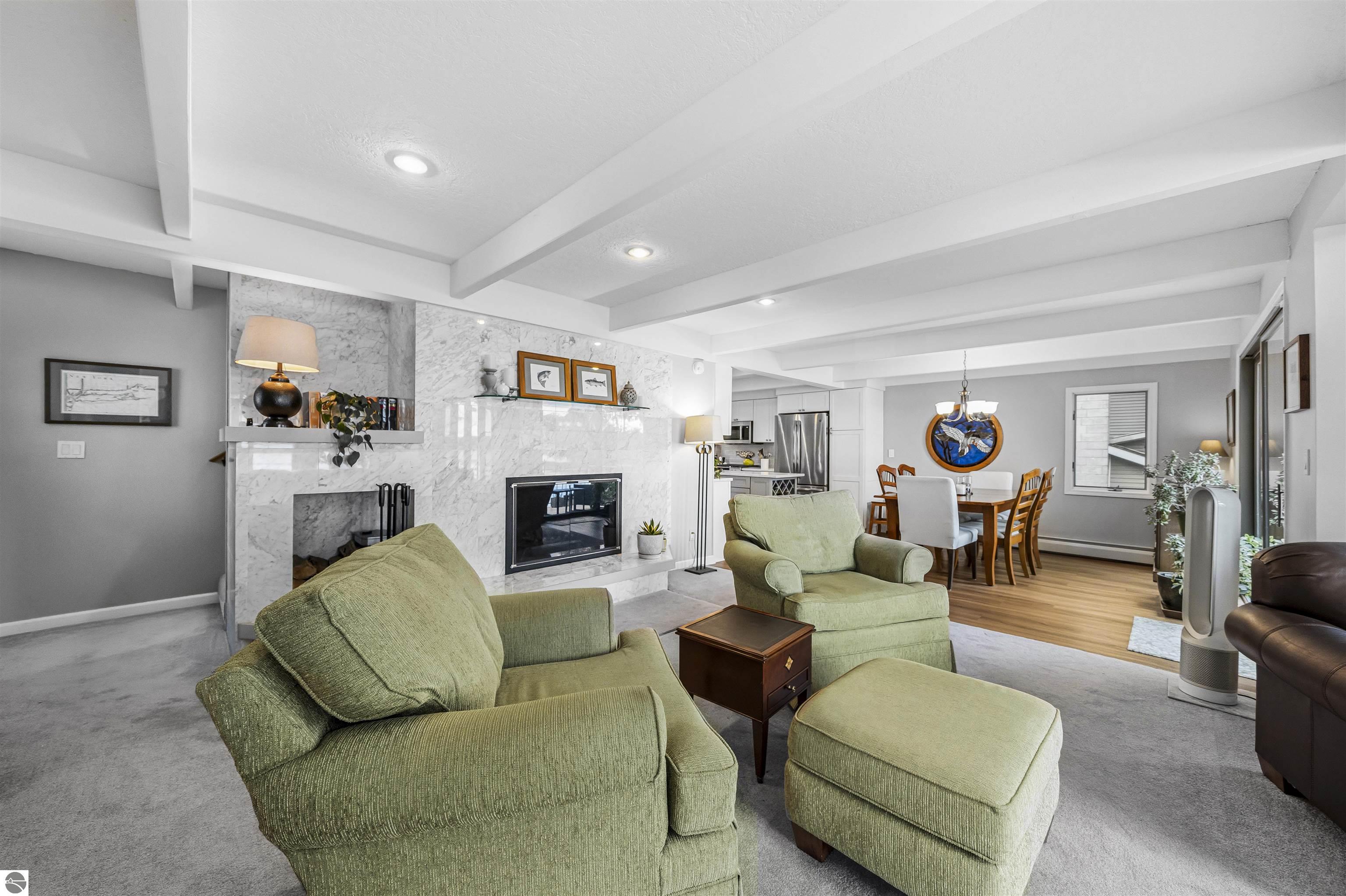 225 W Lake Drive