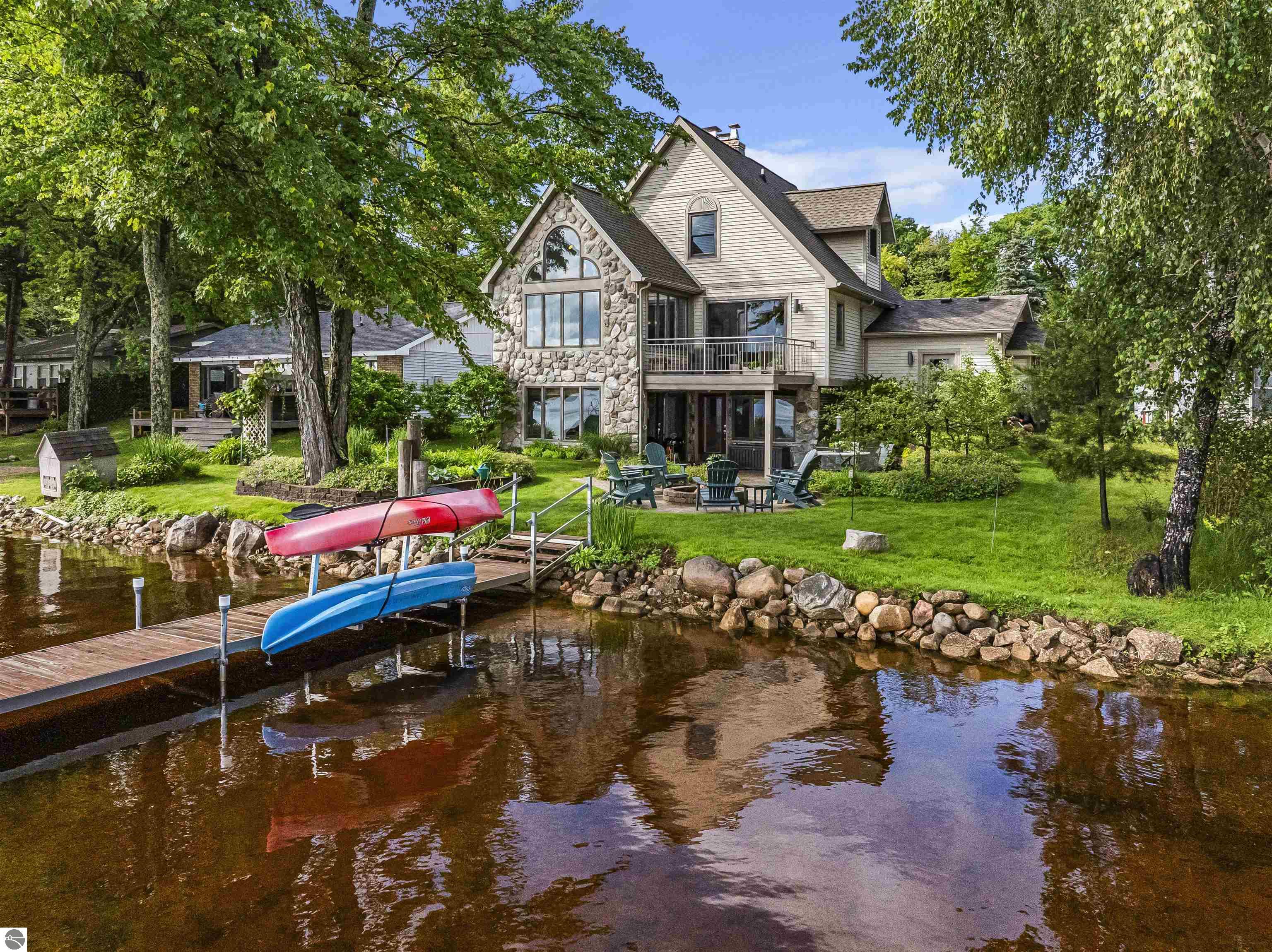 225 W Lake Drive