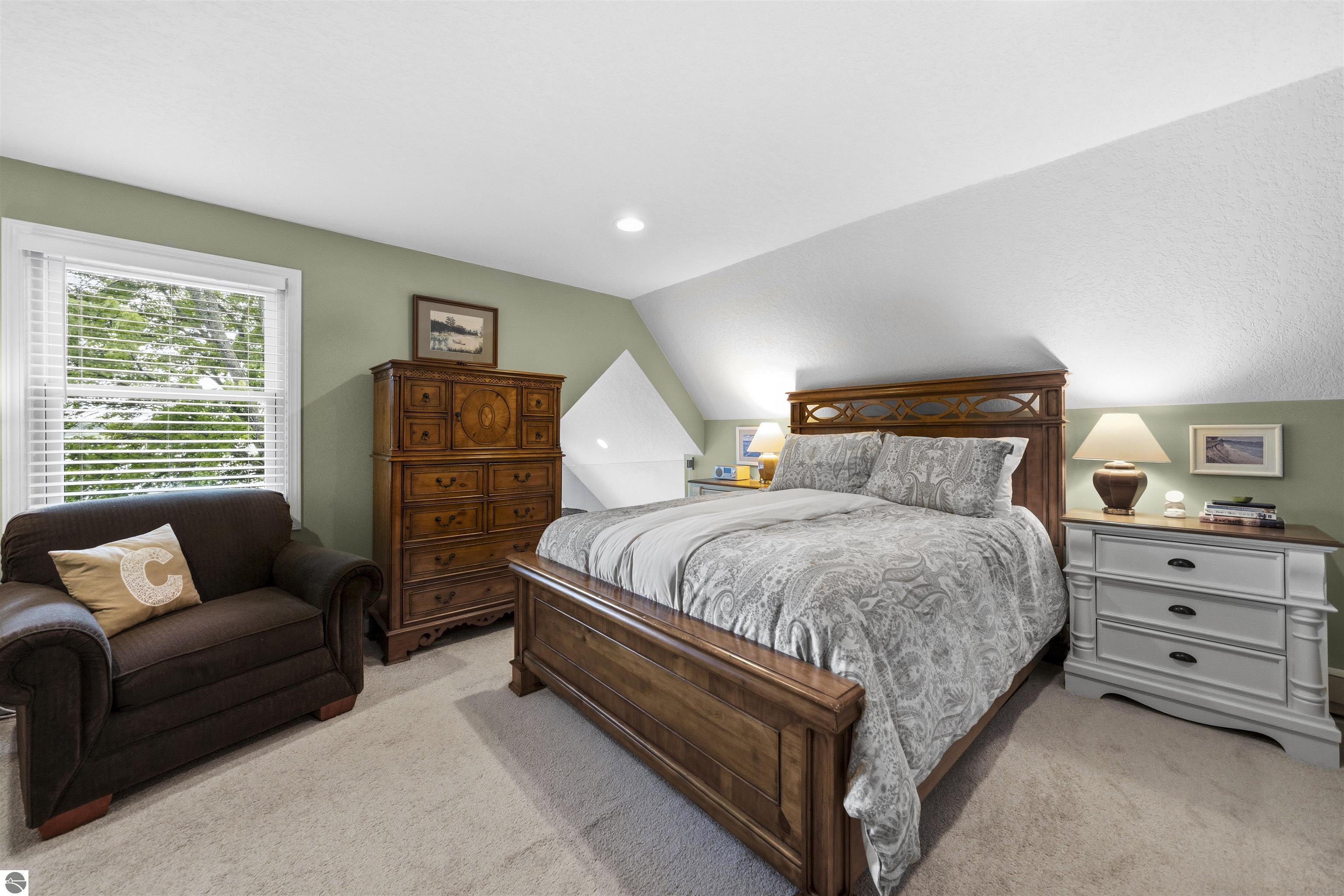 225 W Lake Drive