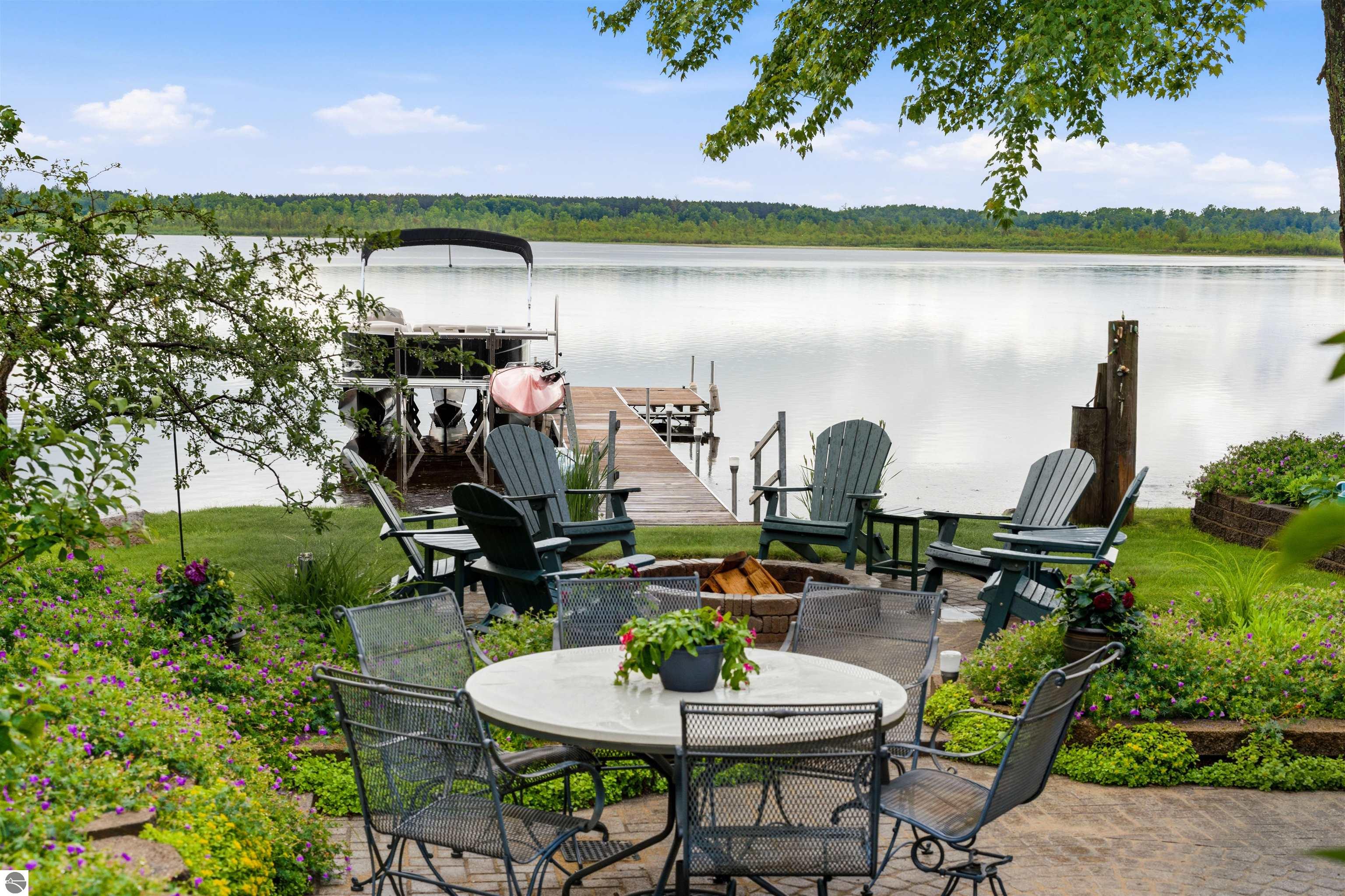 225 W Lake Drive