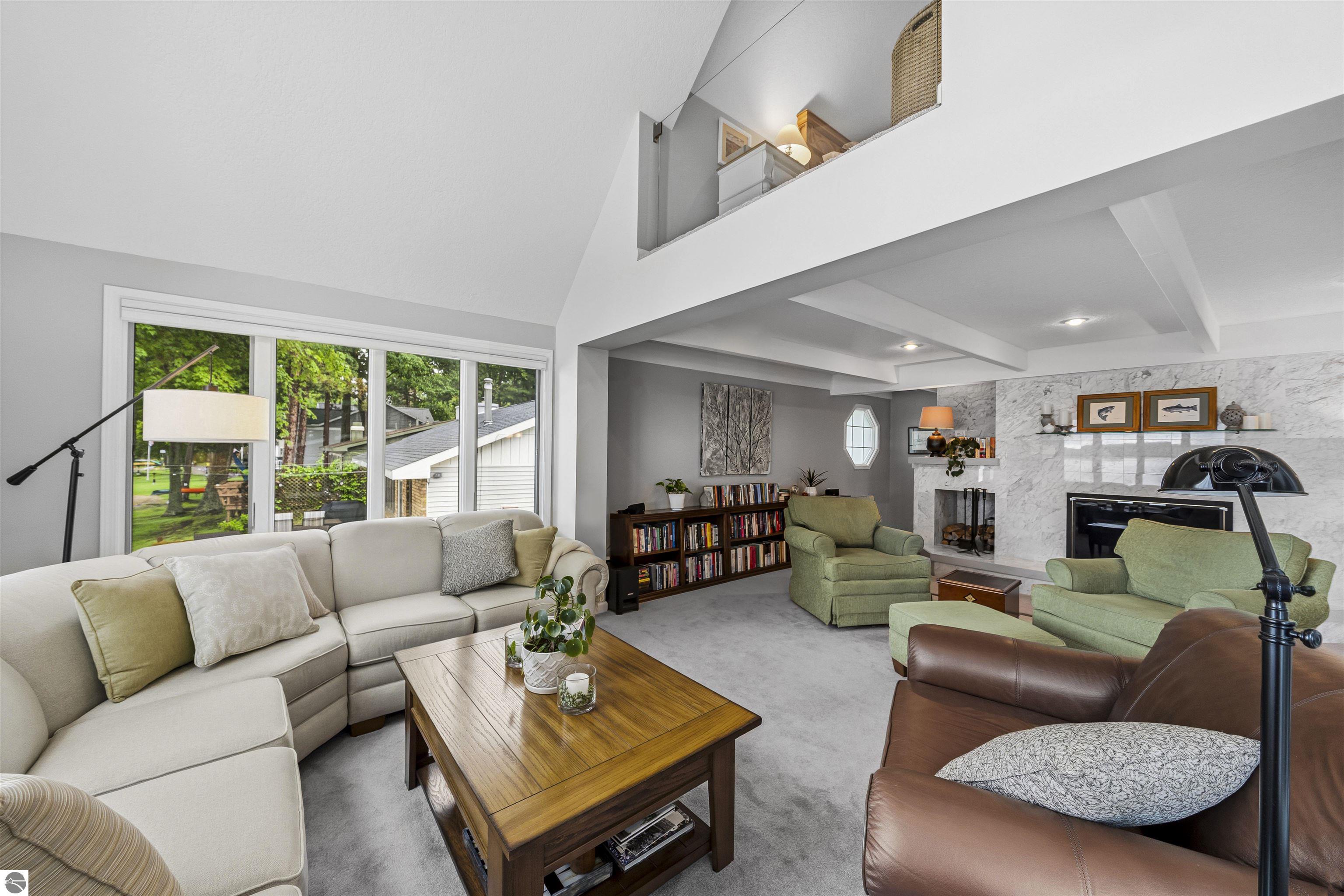 225 W Lake Drive