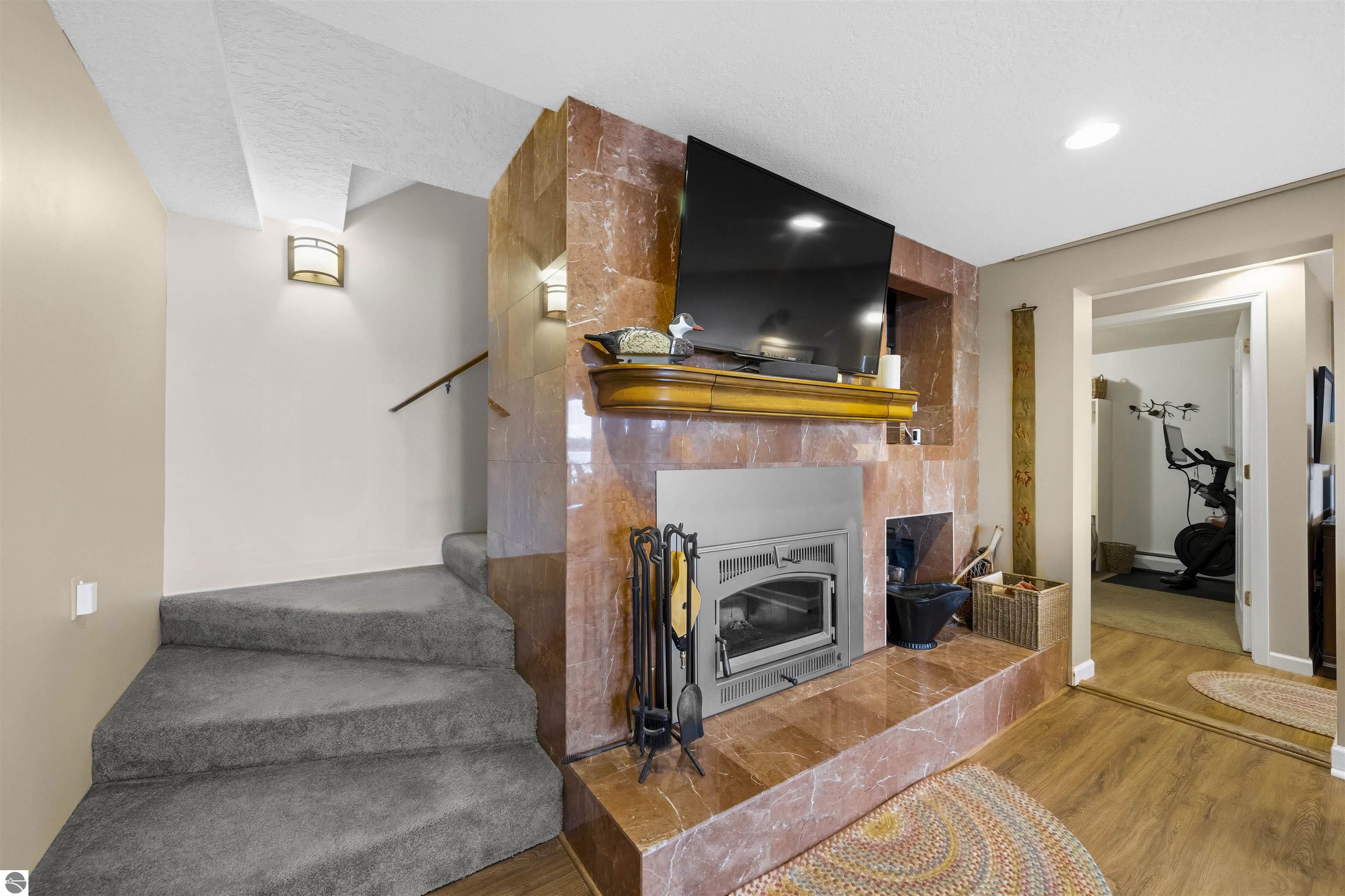 225 W Lake Drive