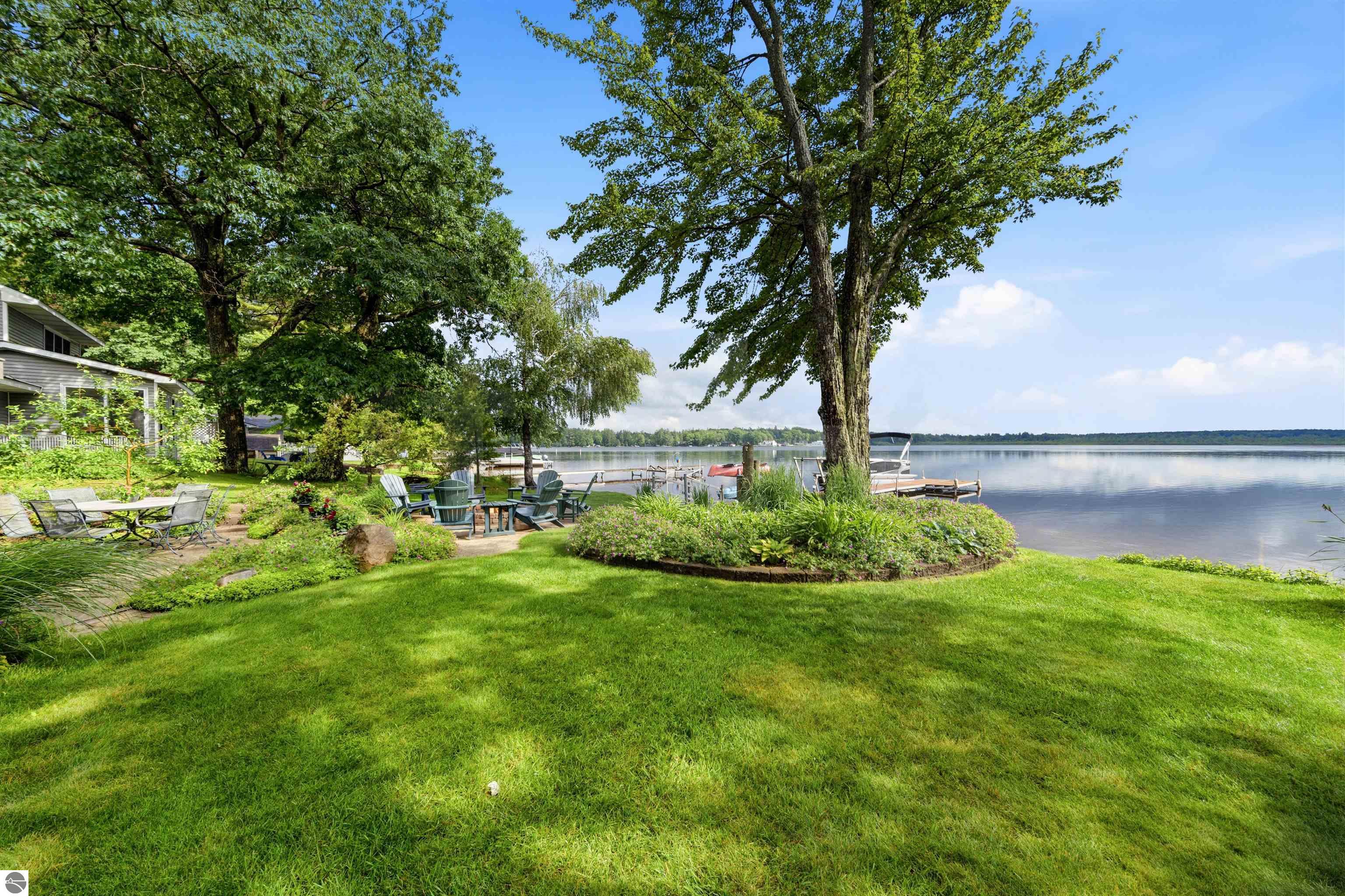 225 W Lake Drive