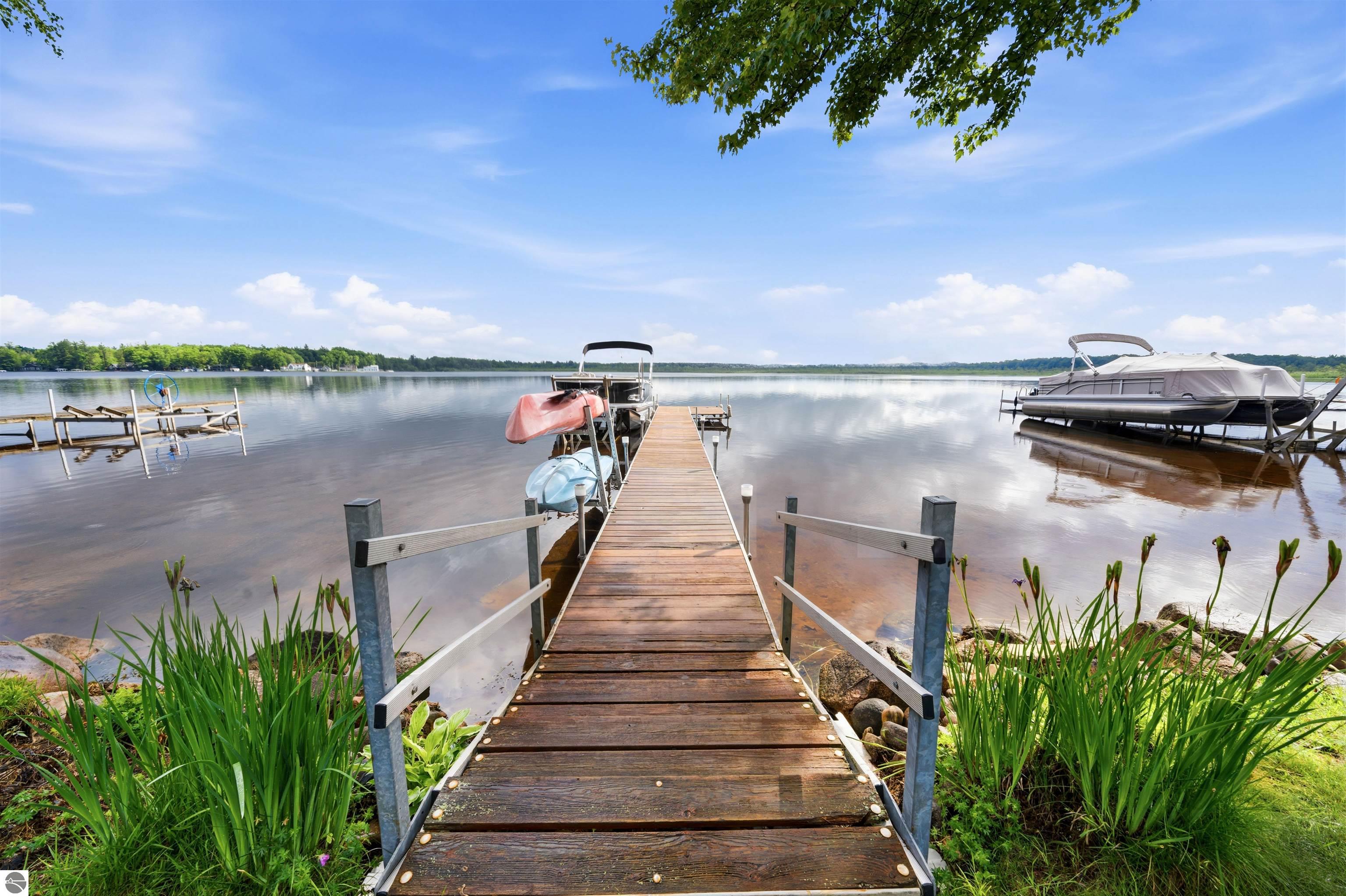 225 W Lake Drive