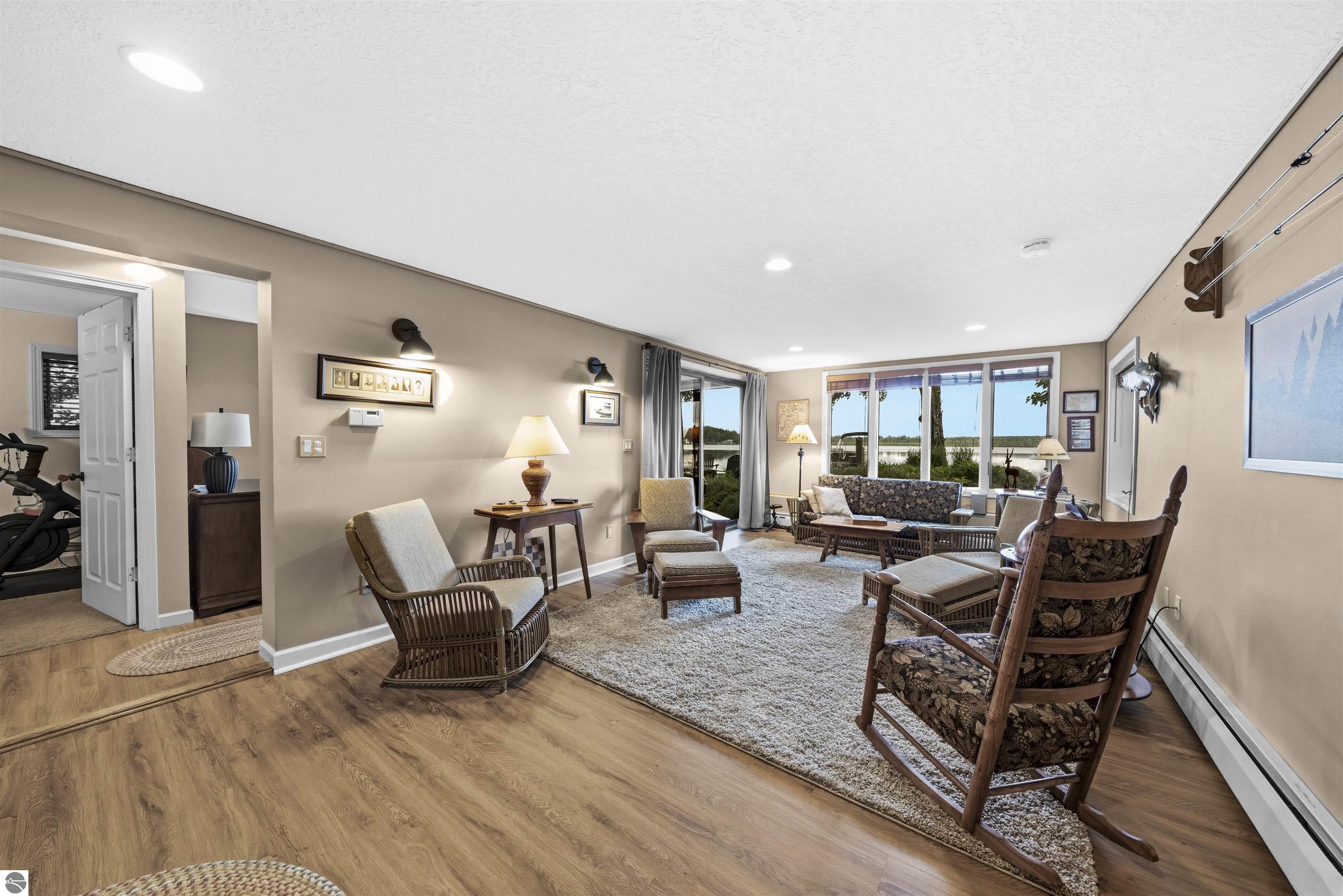 225 W Lake Drive