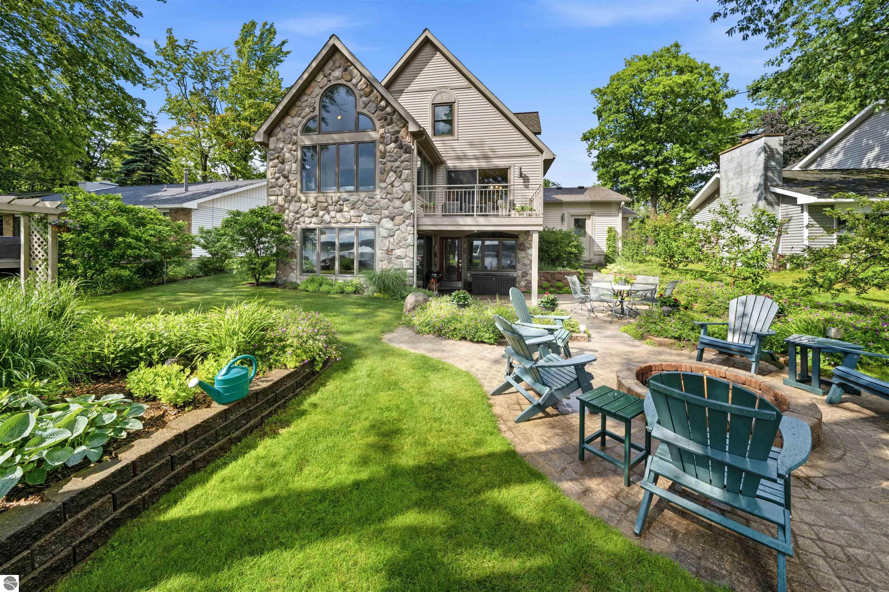 225 W Lake Drive