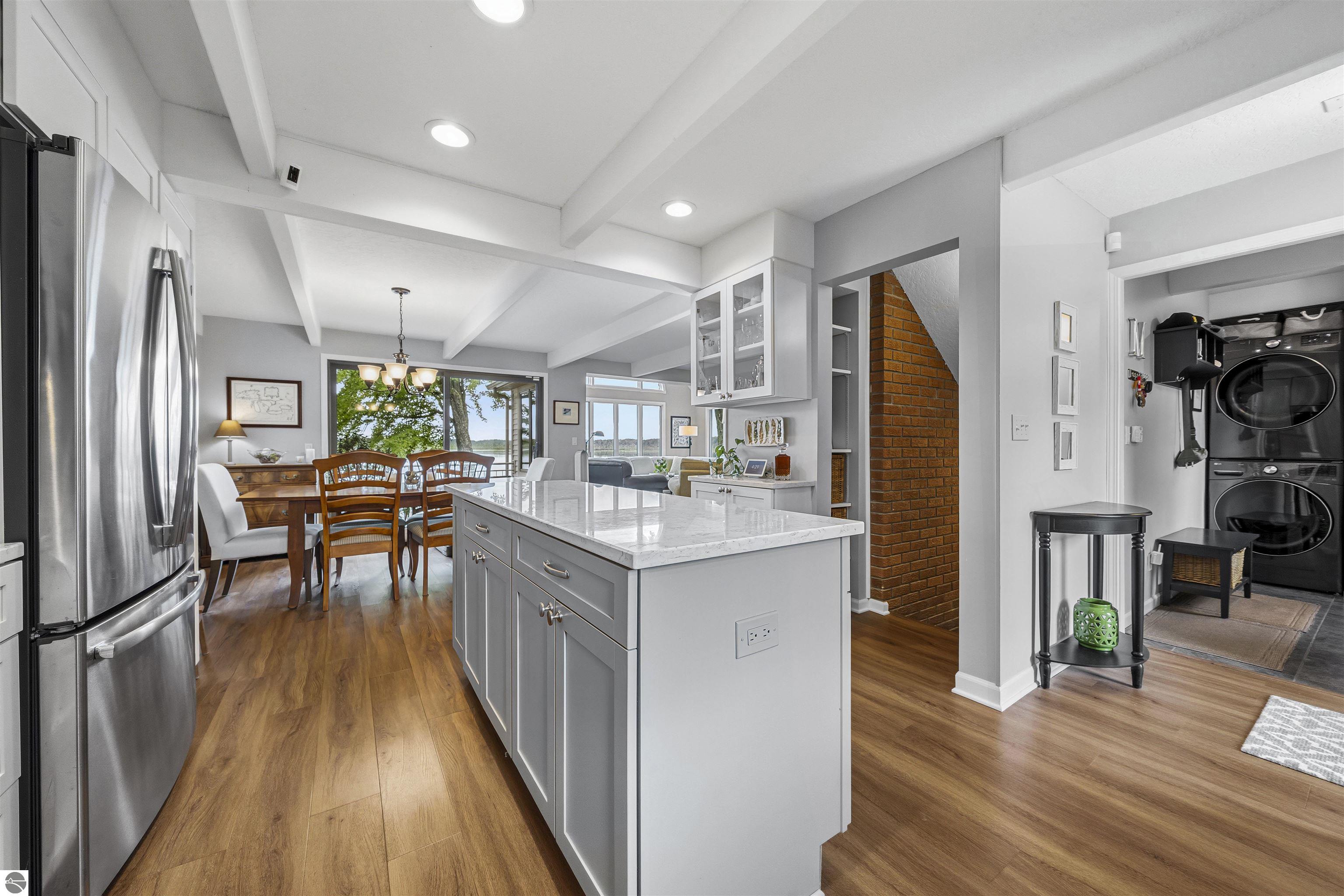 225 W Lake Drive