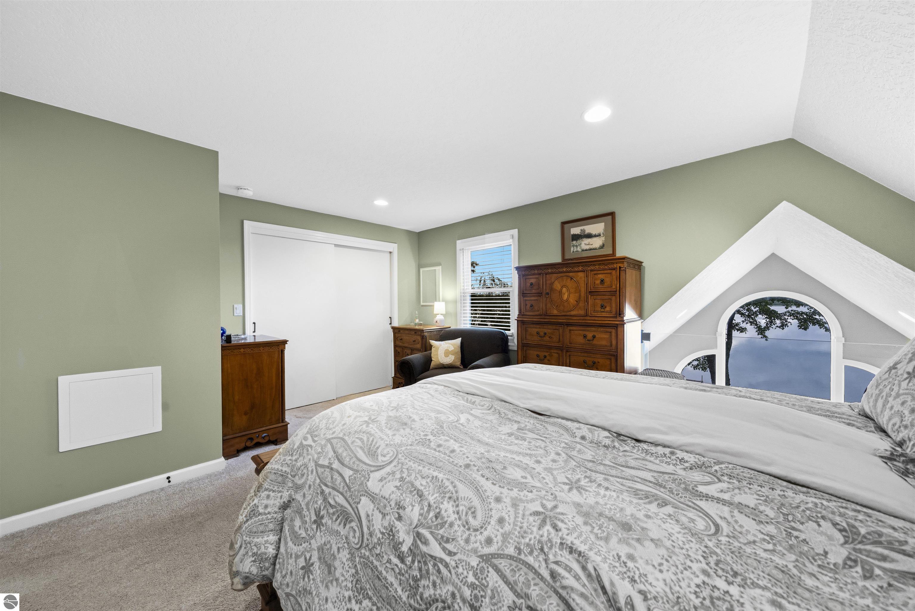 225 W Lake Drive
