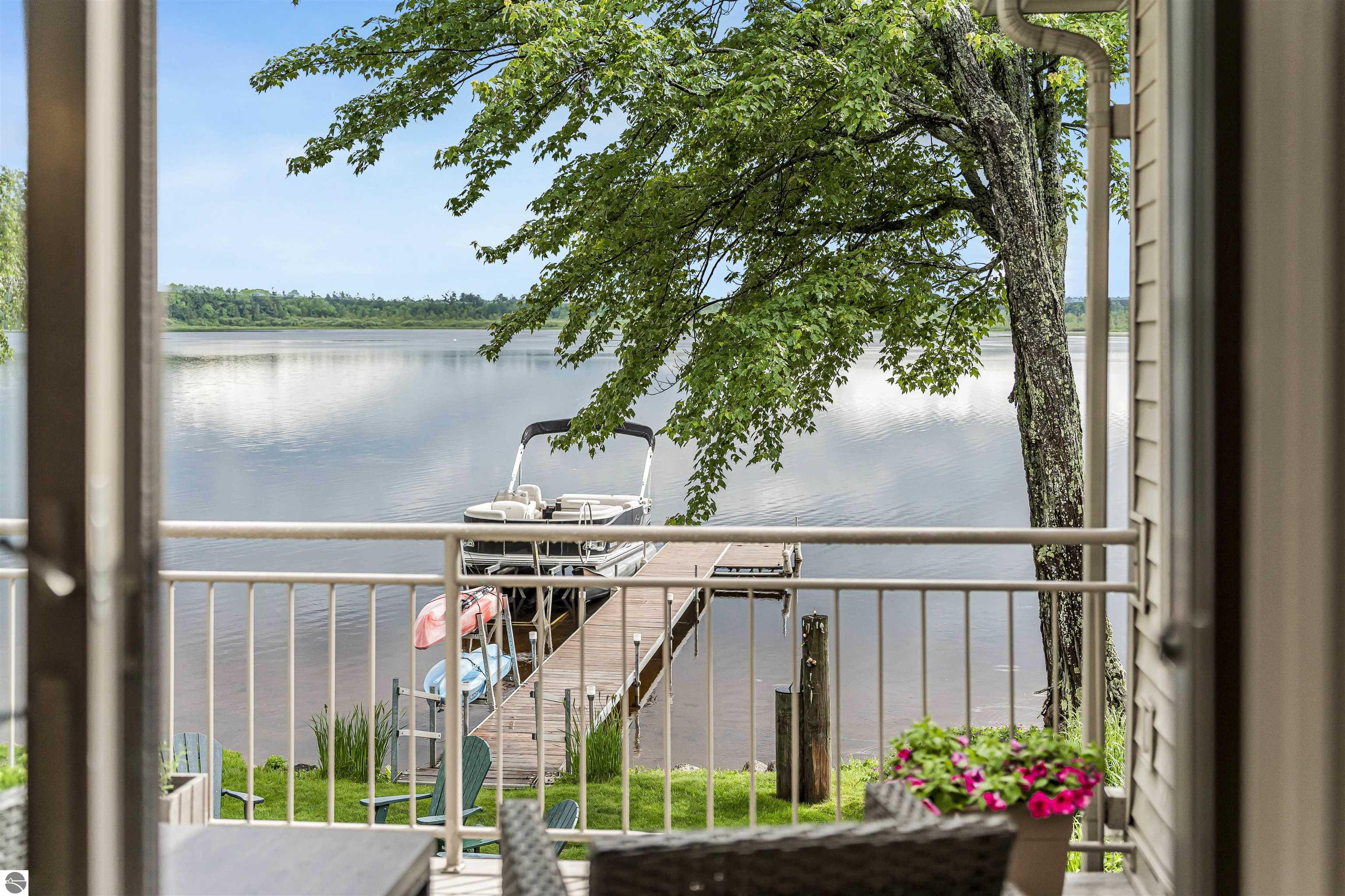 225 W Lake Drive