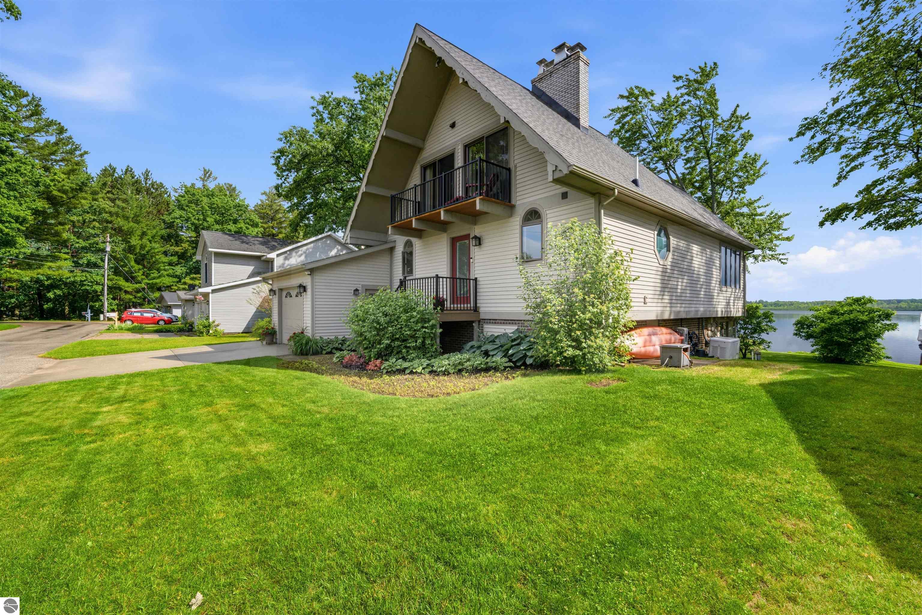 225 W Lake Drive