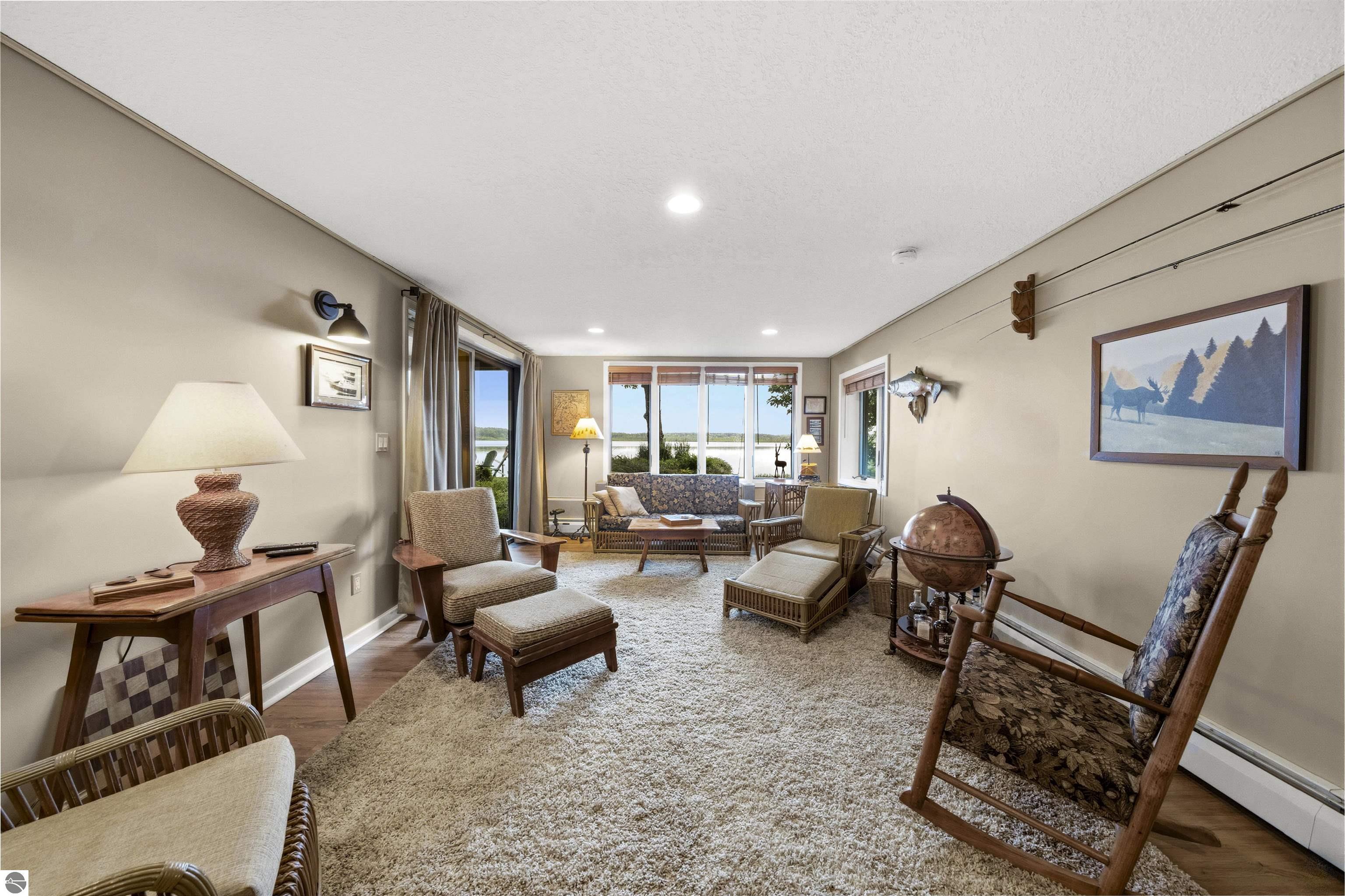 225 W Lake Drive