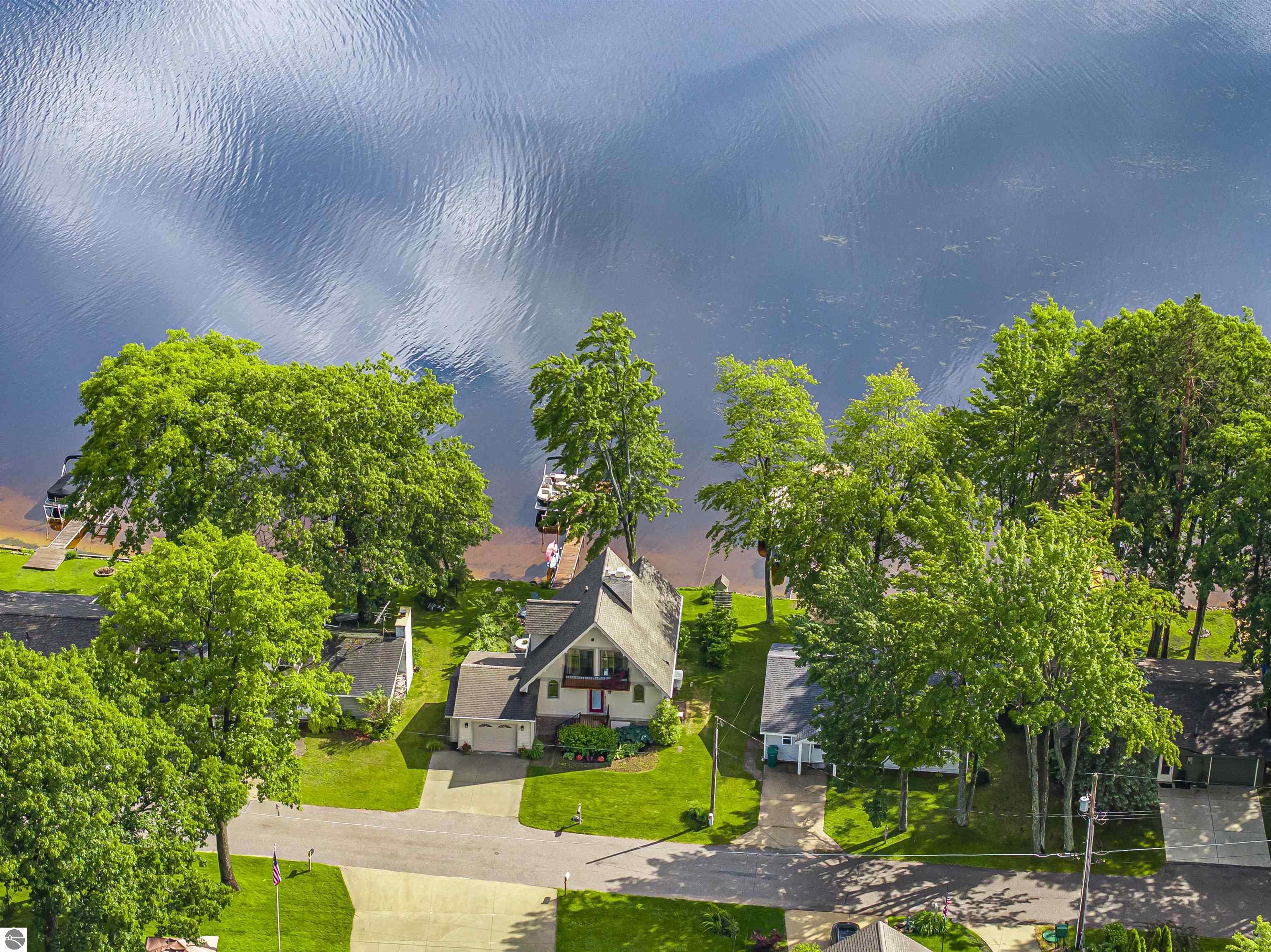 225 W Lake Drive